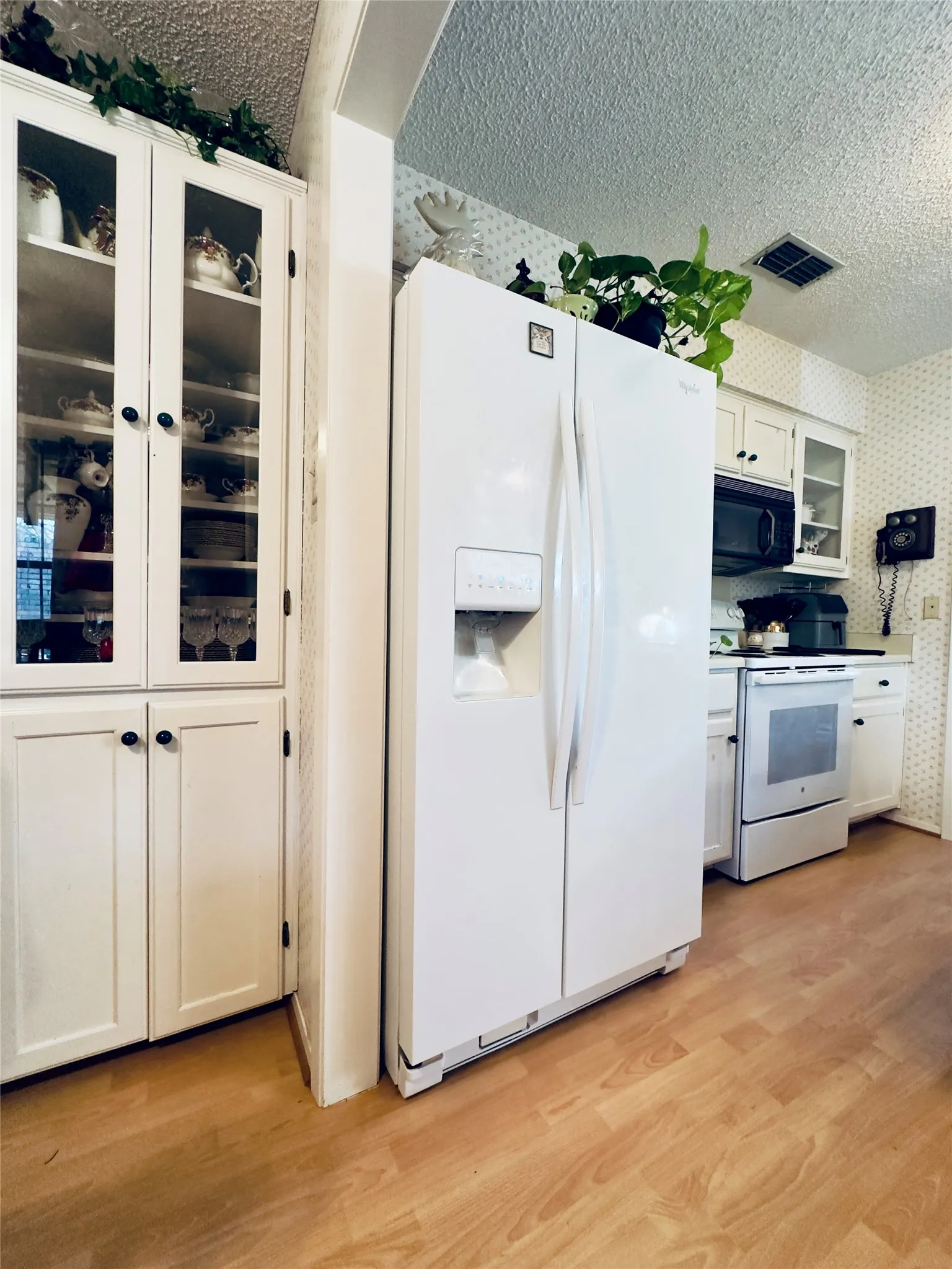 Single Family Residence For Sale in Hopkins County , 1413 Hickorywood Street, Sulphur Springs, Texas 75482, 2 Bedroom, 2 Bathroom, 3 Garage spaces, 1,654 Sqft, built in 1986, mls#21168040, Real Estate Agent in Sulphur Springs, Homes For Sale in Hopkins county, Homes For Sale in Sulphur Springs, Realtor in Sulphur Springs Texas, Real Estate Brokerage Independent Realty Texas, Luminita Cordes Realtor