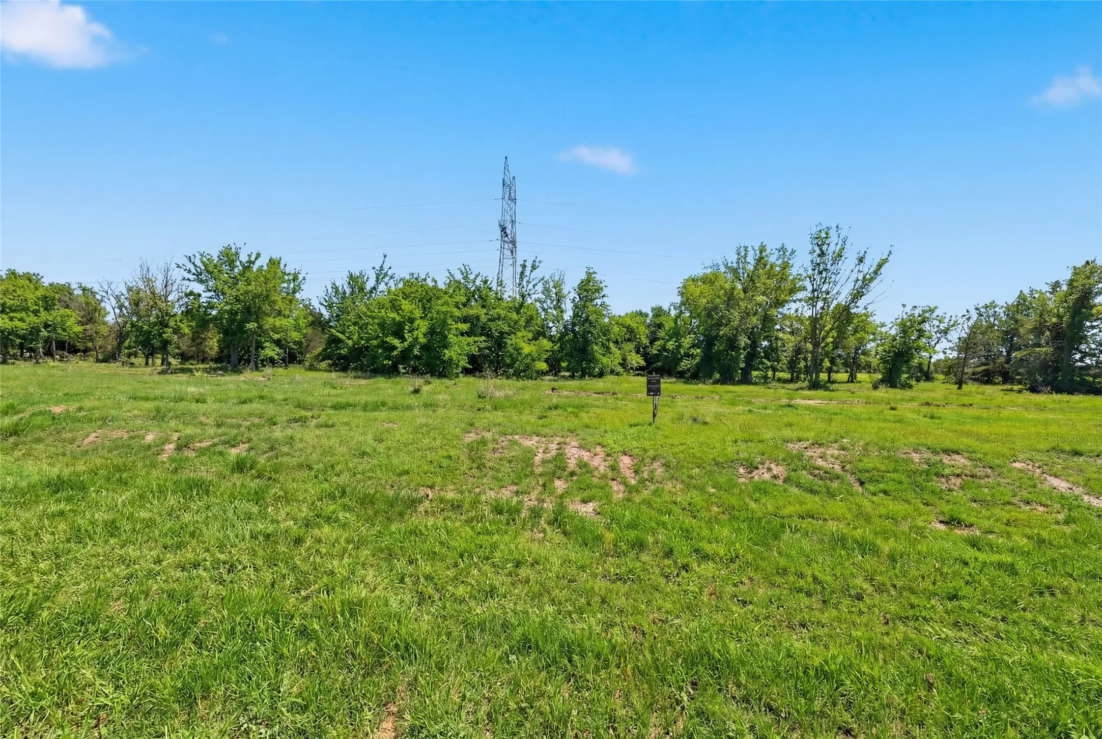 This is a photograph of Lot 4 Block G and was captured in February. It has been digitally enhanced to emphasize the presence of leaves and grass.