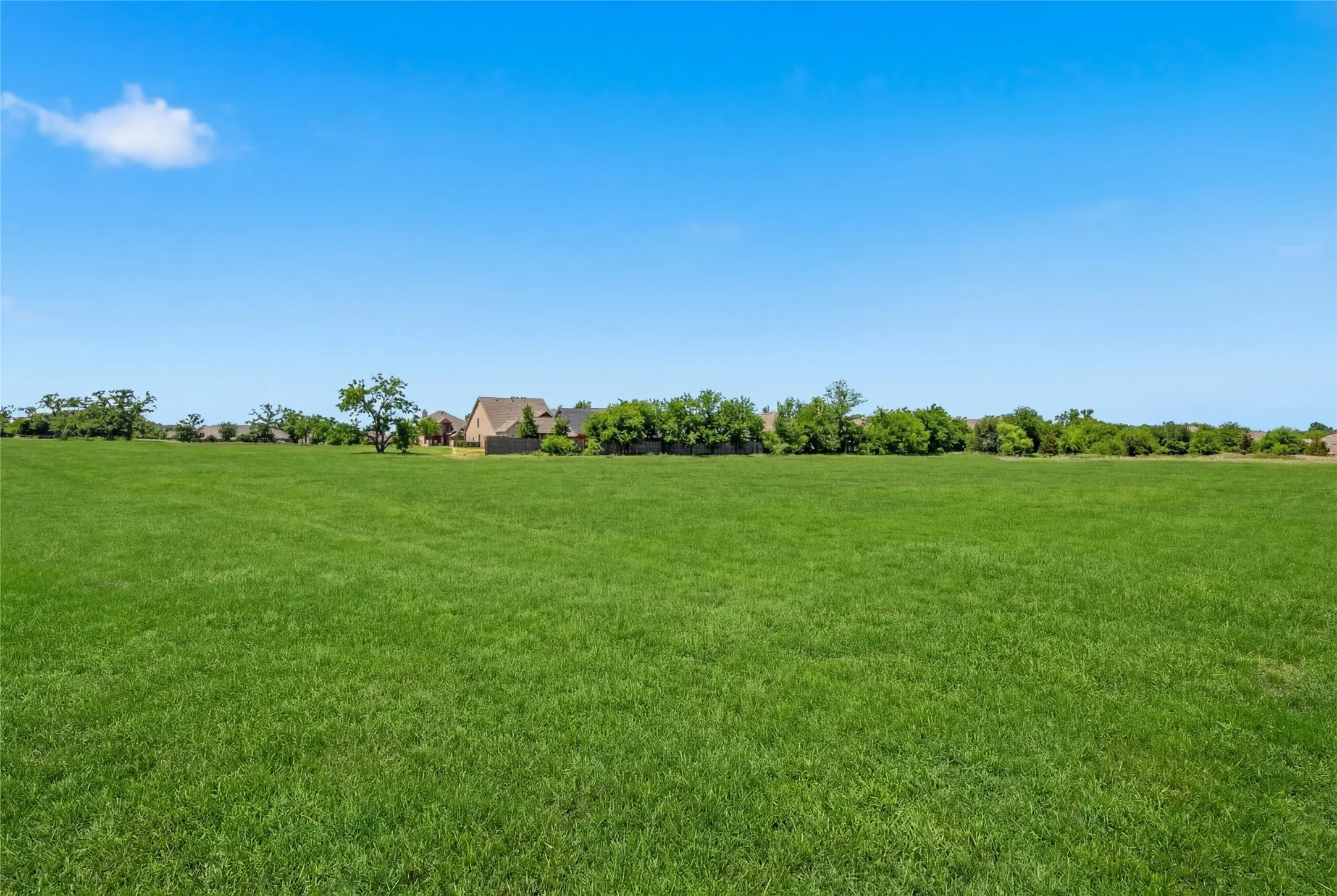 This is a photograph of Lot 3 Block H and was captured in February. It has been digitally enhanced to emphasize the presence of leaves and grass.