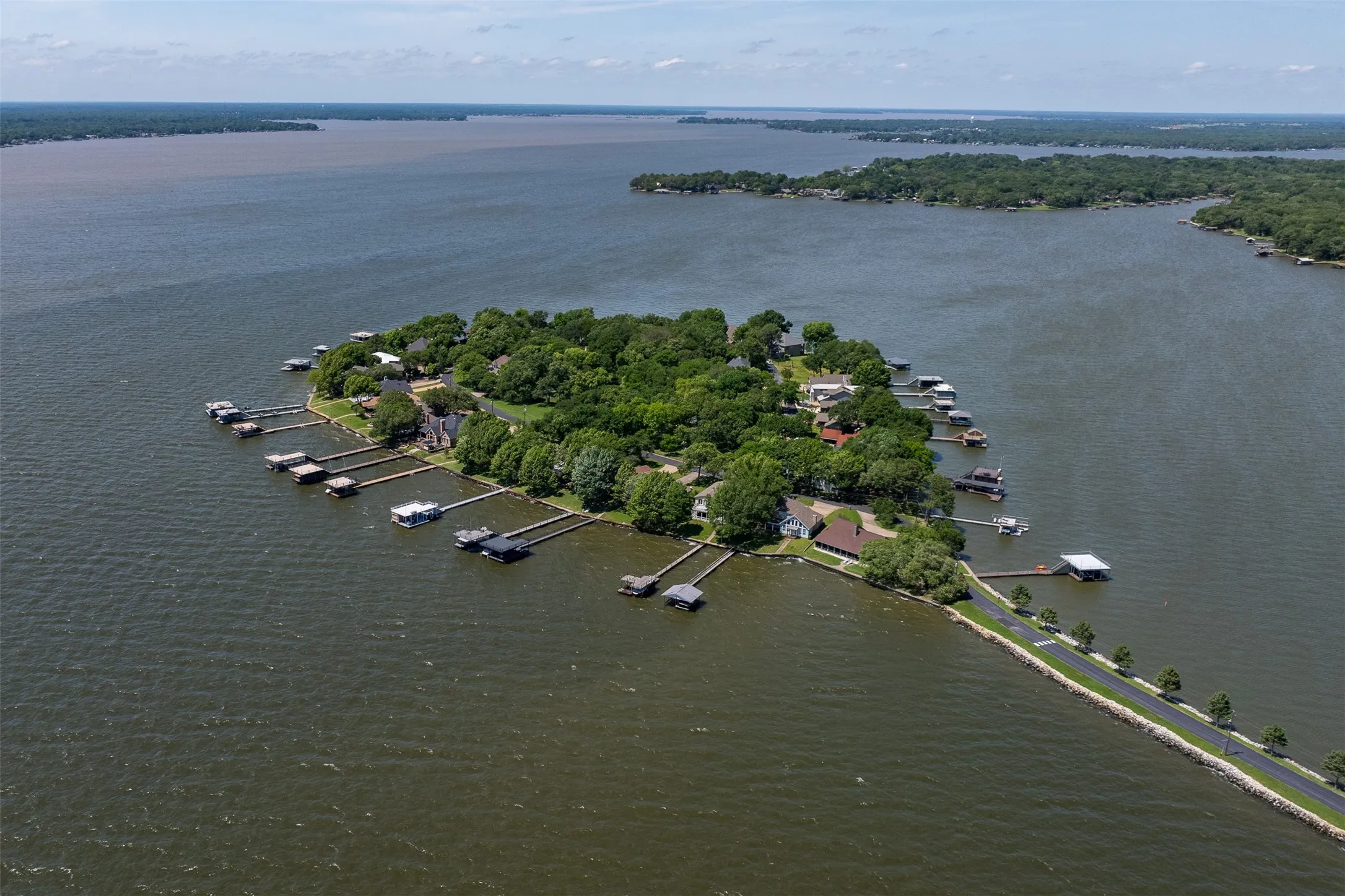 Unimproved Land For Sale in Henderson County , 697 Enchanted Isles Drive, Mabank, Texas 75156, 0, 0, Garage spaces, 0 Sqft, built in 0, mls#21164425, Real Estate Agent in Mabank, Homes For Sale in Henderson county, Homes For Sale in Mabank, Realtor in Mabank Texas, Real Estate Brokerage Independent Realty Texas, Luminita Cordes Realtor