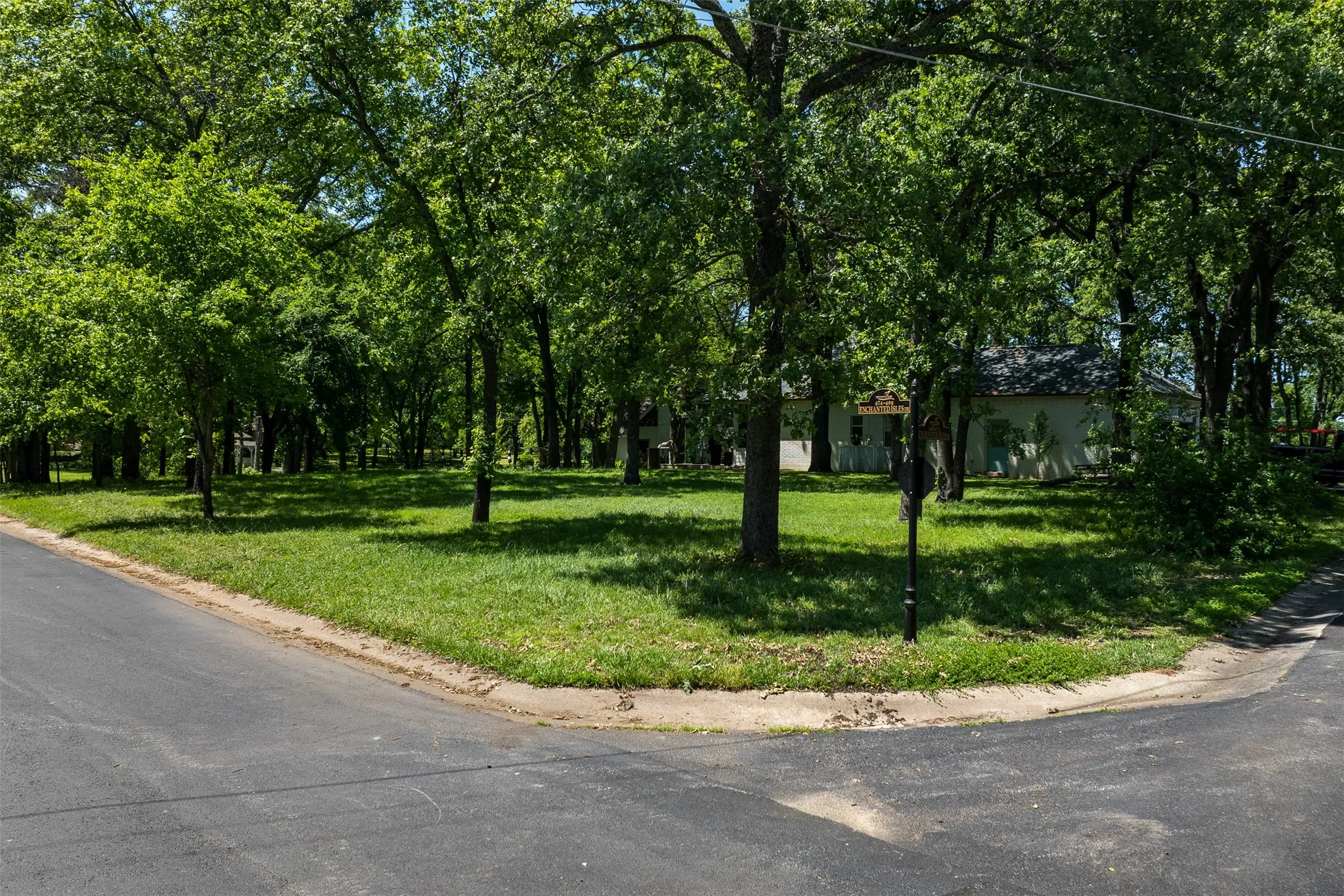 Unimproved Land For Sale in Henderson County , 697 Enchanted Isles Drive, Mabank, Texas 75156, 0, 0, Garage spaces, 0 Sqft, built in 0, mls#21164425, Real Estate Agent in Mabank, Homes For Sale in Henderson county, Homes For Sale in Mabank, Realtor in Mabank Texas, Real Estate Brokerage Independent Realty Texas, Luminita Cordes Realtor