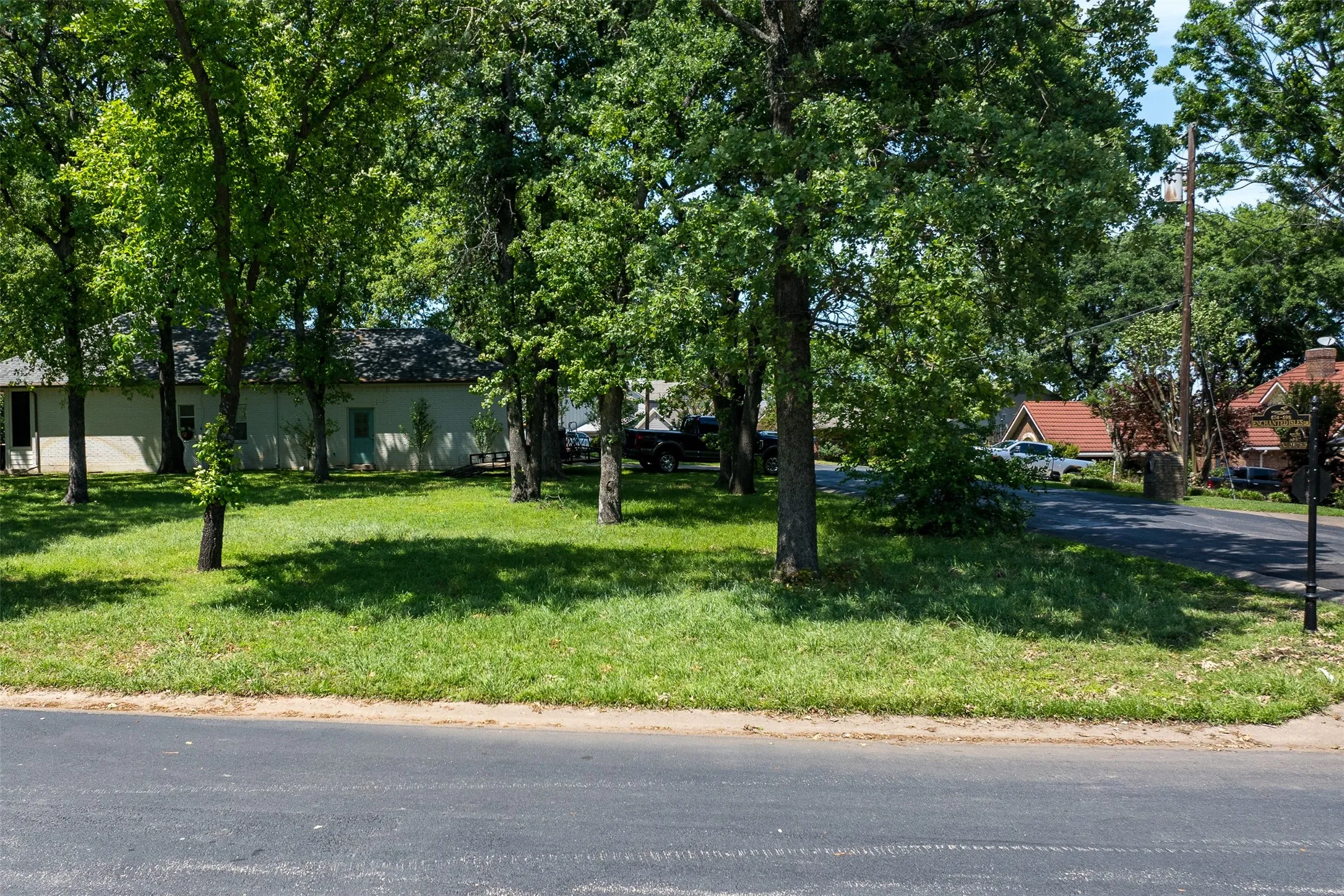 View of front yard