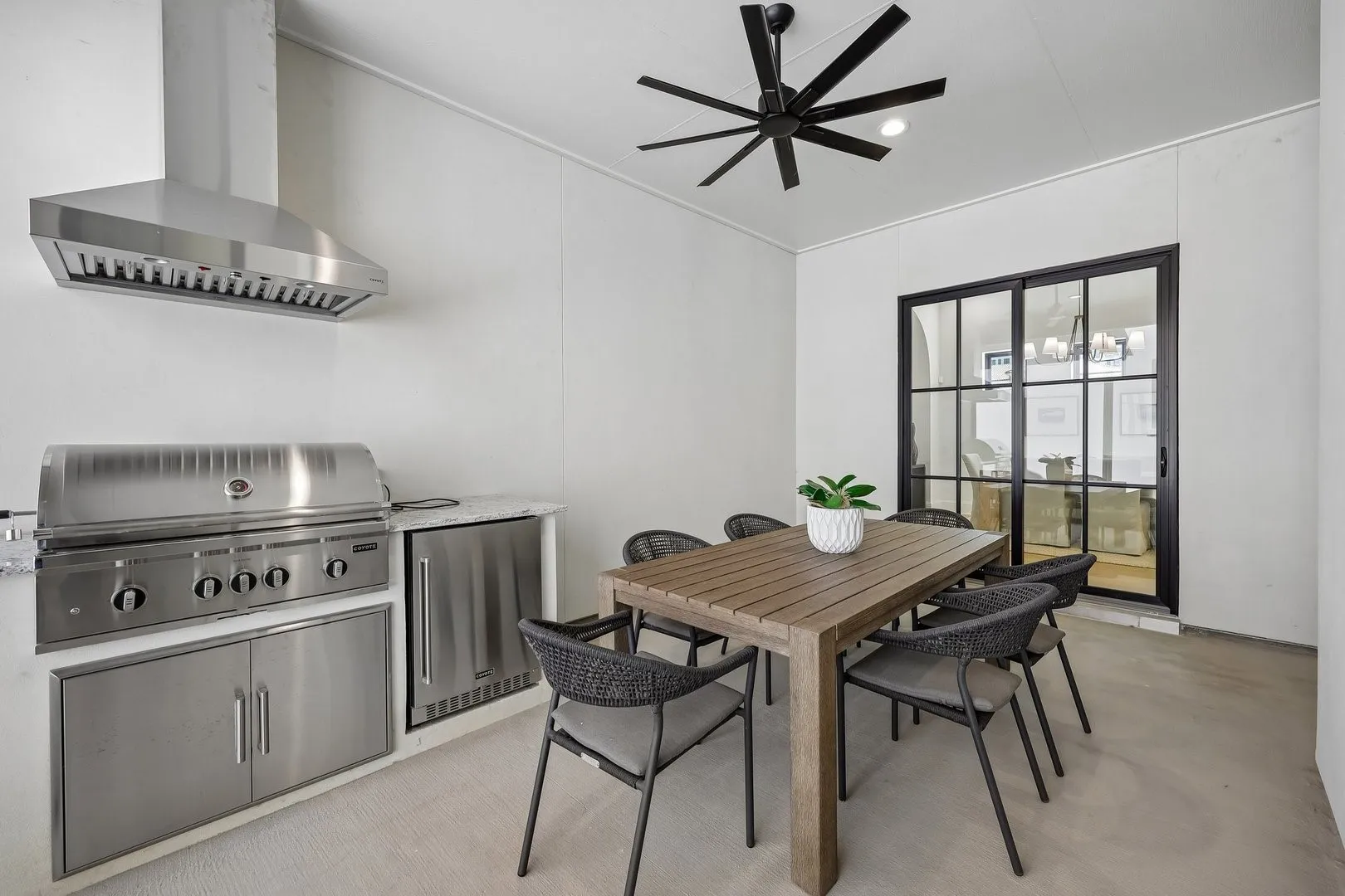 Outdoor Kitchen and Patio