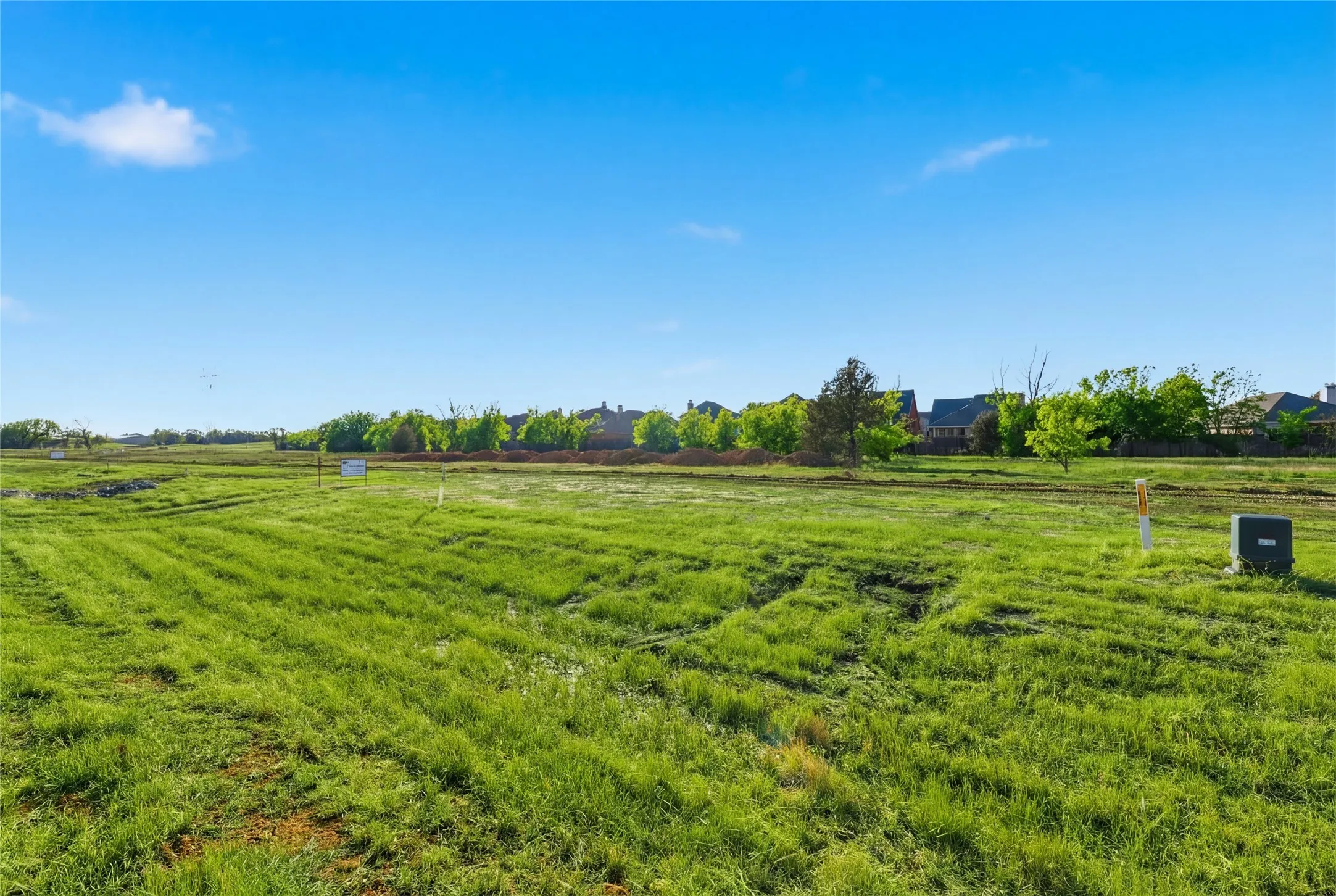 This is a photograph of Lot 6 Block H and was captured in February. It has been digitally enhanced to emphasize the presence of leaves and grass.
