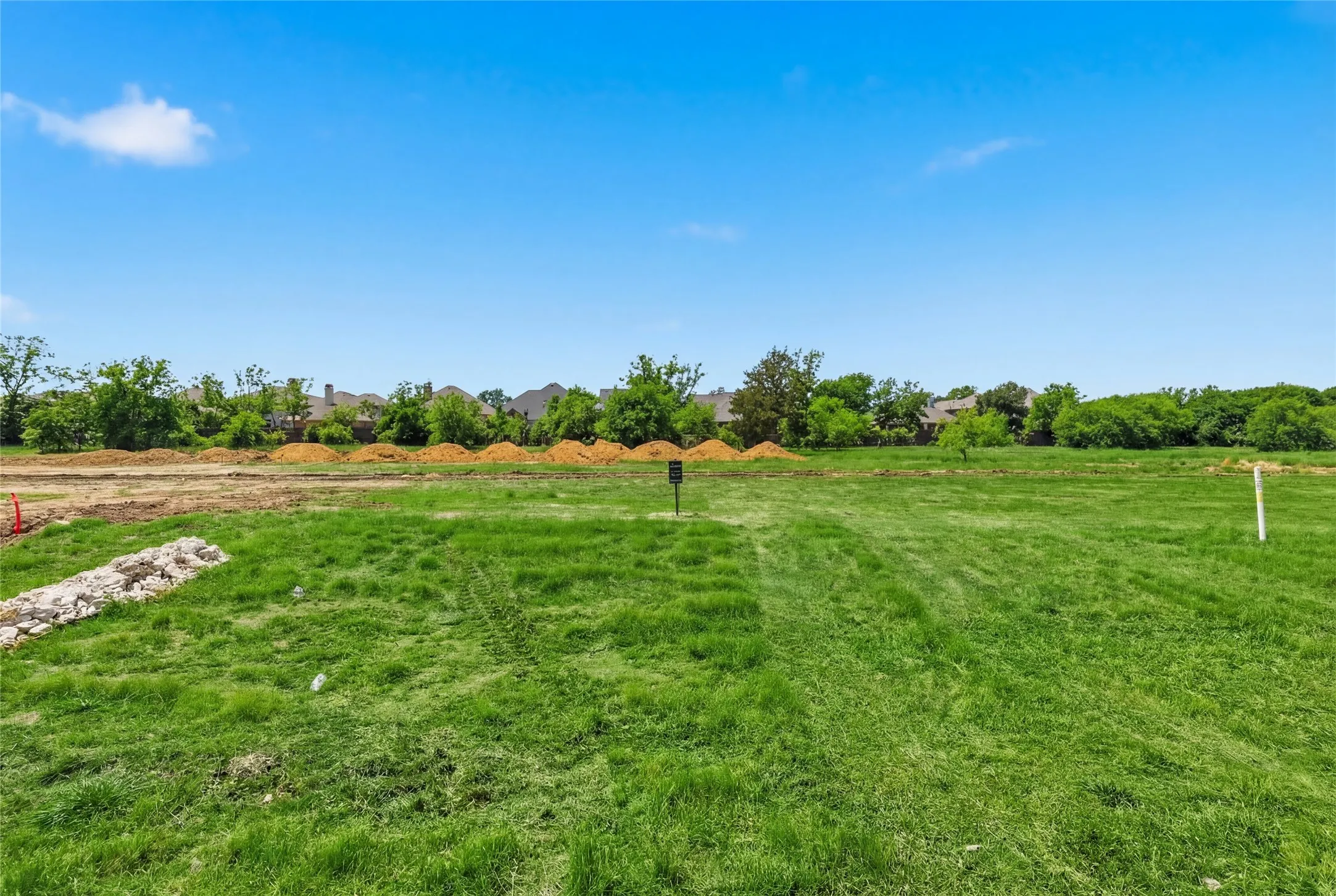 This is a photograph of Lot 6 Block H and was captured in February. It has been digitally enhanced to emphasize the presence of leaves and grass.