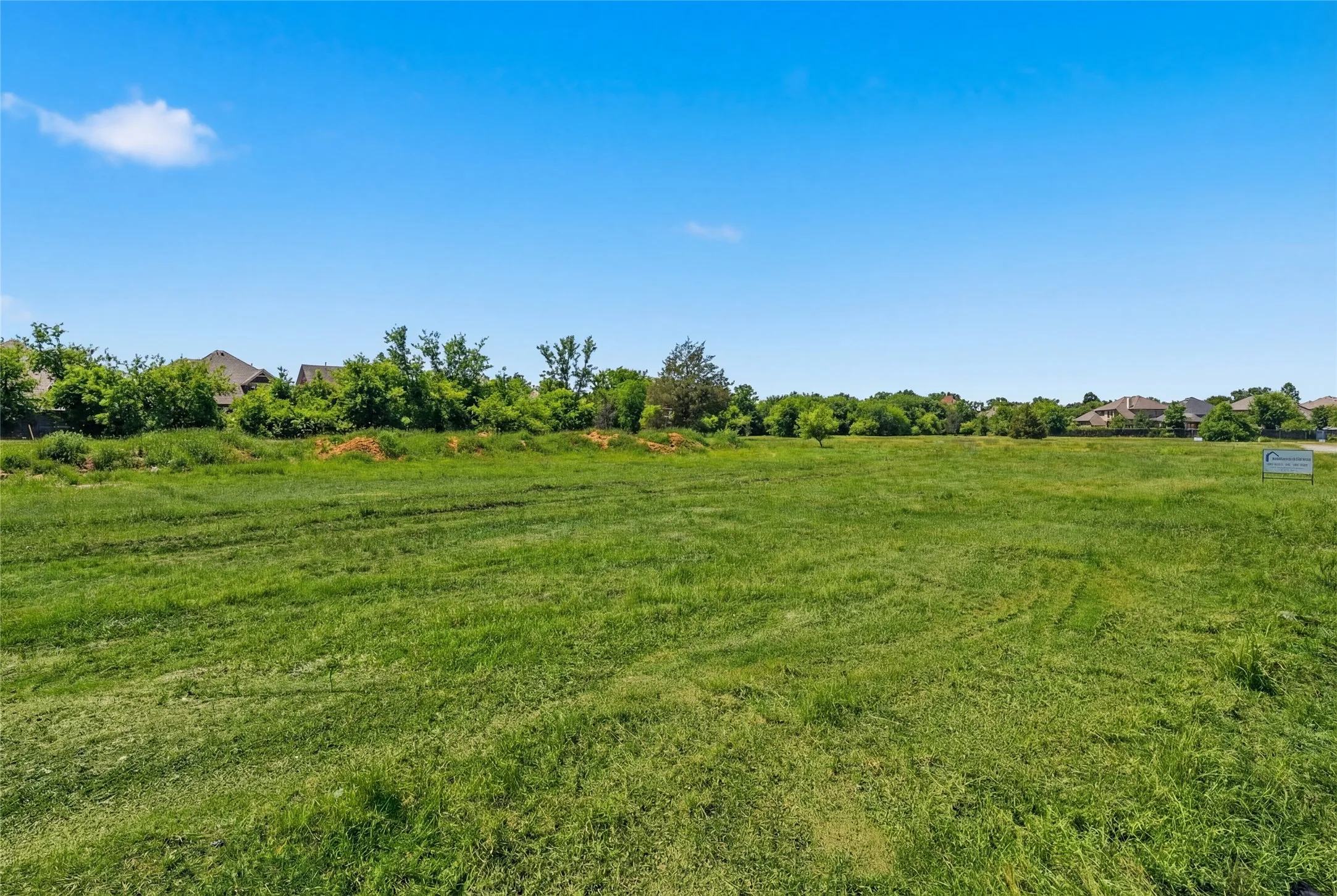 This is a photograph of Lot 6 Block H and was captured in February. It has been digitally enhanced to emphasize the presence of leaves and grass.