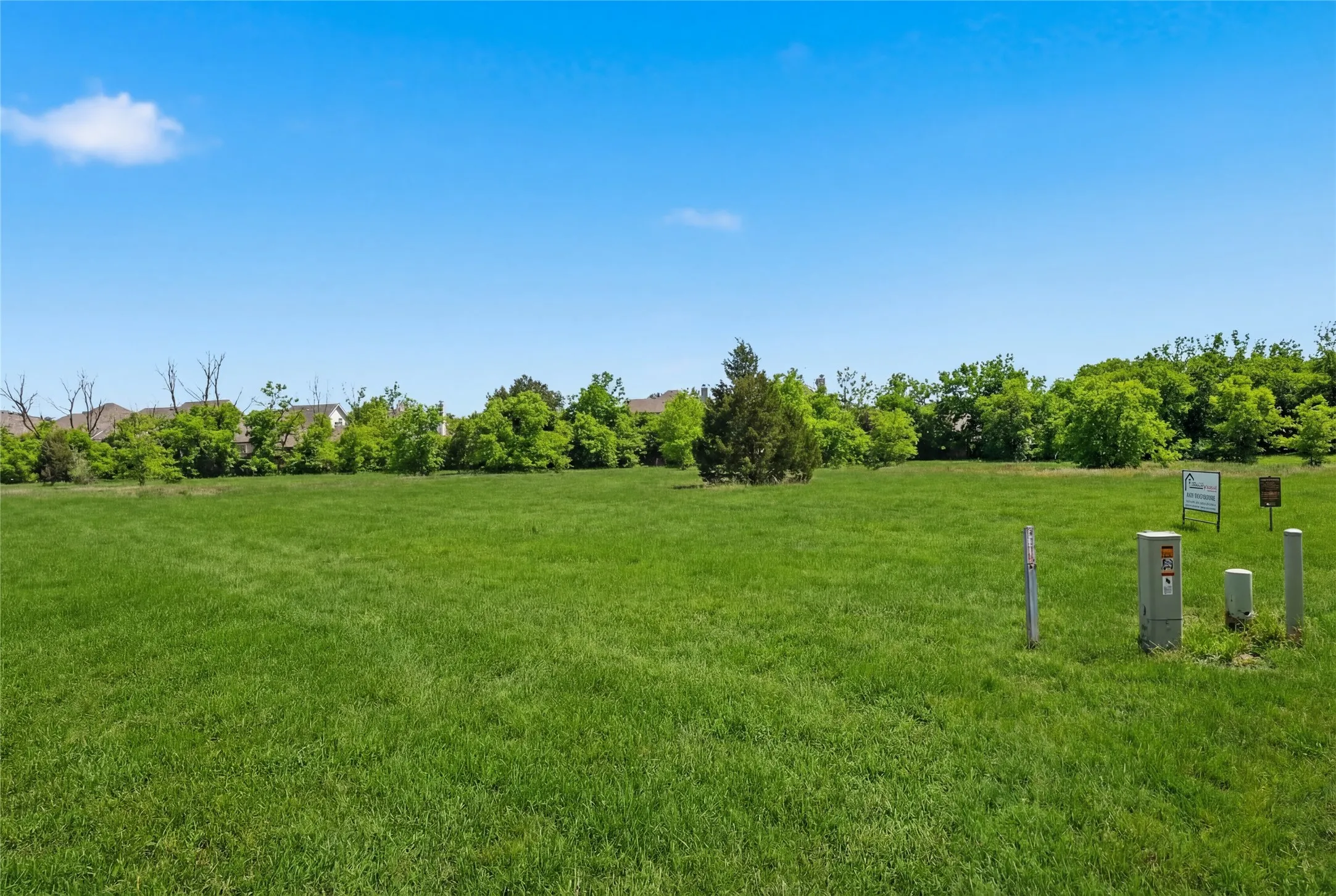 This is a photograph of Lot 8 Block H and was captured in February. It has been digitally enhanced to emphasize the presence of leaves and grass.