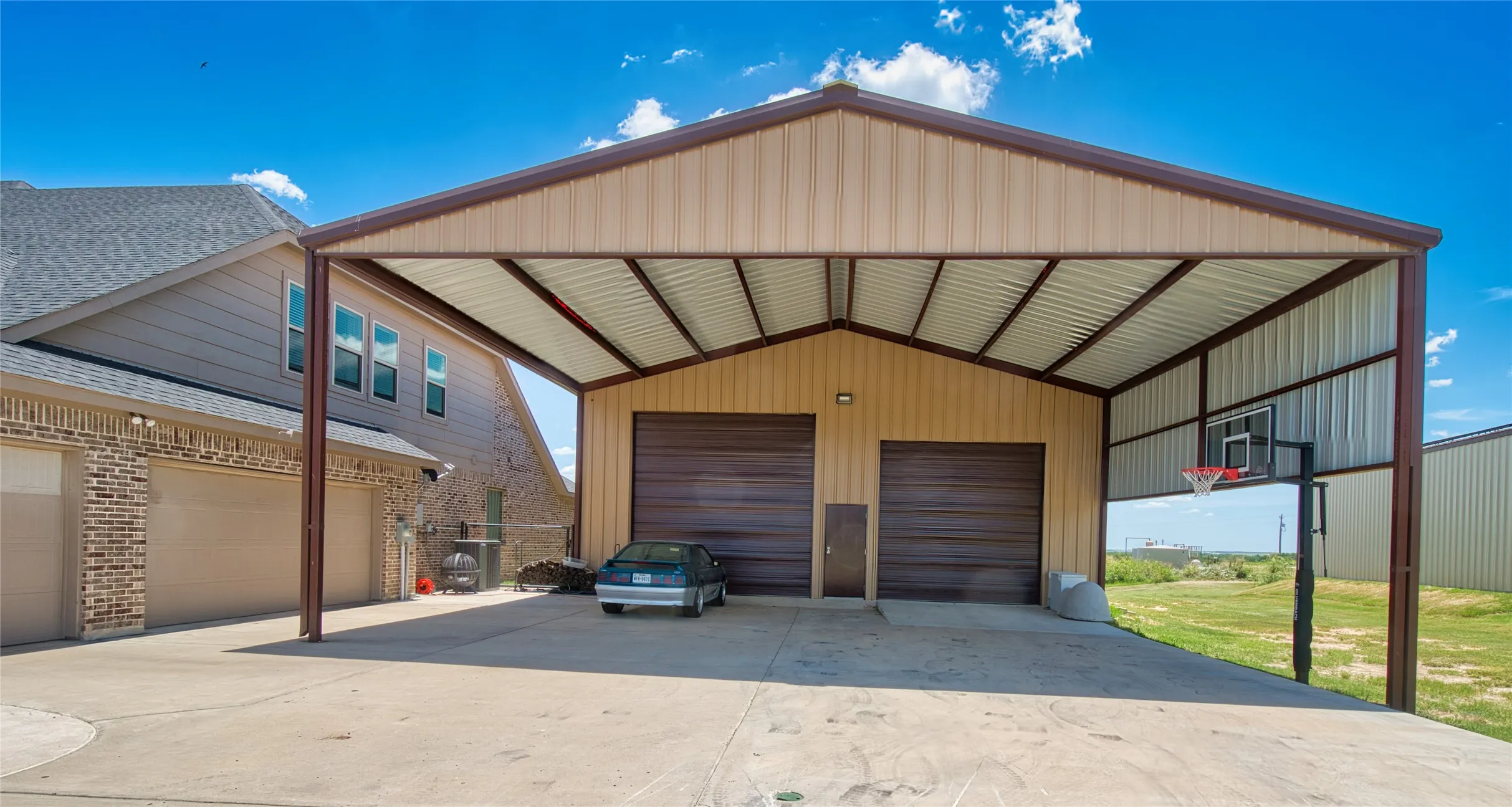 Single Family Residence For Sale in Denton County , 13508 Summer Moon Trail, Ponder, Texas 76259, 4 Bedrooms, 4 Bathrooms, 8 Garage spaces, 3,321 Sqft, built in 2020, Preowned, Price $850,000, mls#21167332, Real Estate Agent in Ponder, Homes For Sale in Denton county, Homes For Sale in Ponder, Realtor in Ponder Texas, Real Estate Brokerage Independent Realty Texas, Luminita Cordes Realtor