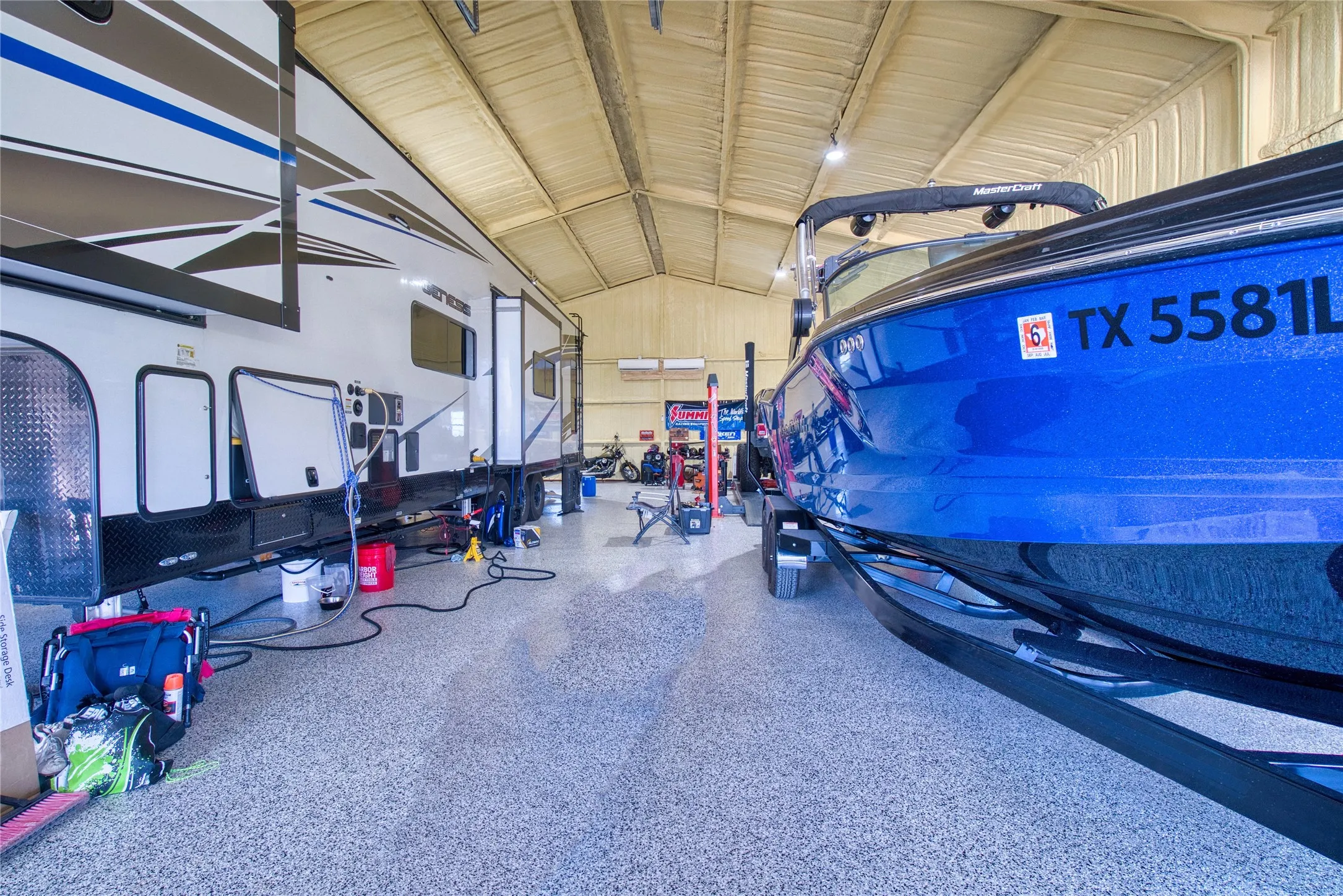 fll size rv capable with hook ups