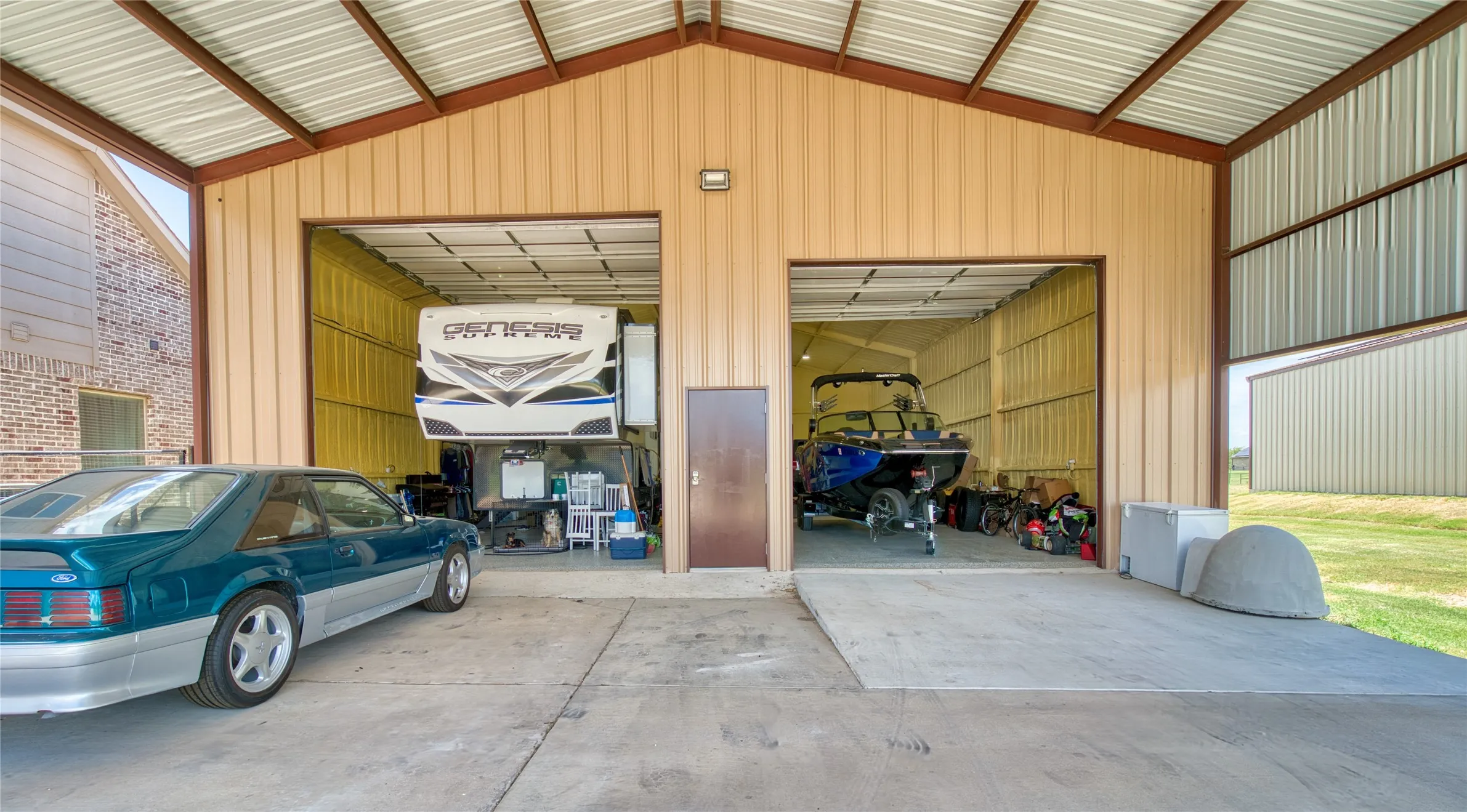 Single Family Residence For Sale in Denton County , 13508 Summer Moon Trail, Ponder, Texas 76259, 4 Bedrooms, 4 Bathrooms, 8 Garage spaces, 3,321 Sqft, built in 2020, Preowned, Price $850,000, mls#21167332, Real Estate Agent in Ponder, Homes For Sale in Denton county, Homes For Sale in Ponder, Realtor in Ponder Texas, Real Estate Brokerage Independent Realty Texas, Luminita Cordes Realtor