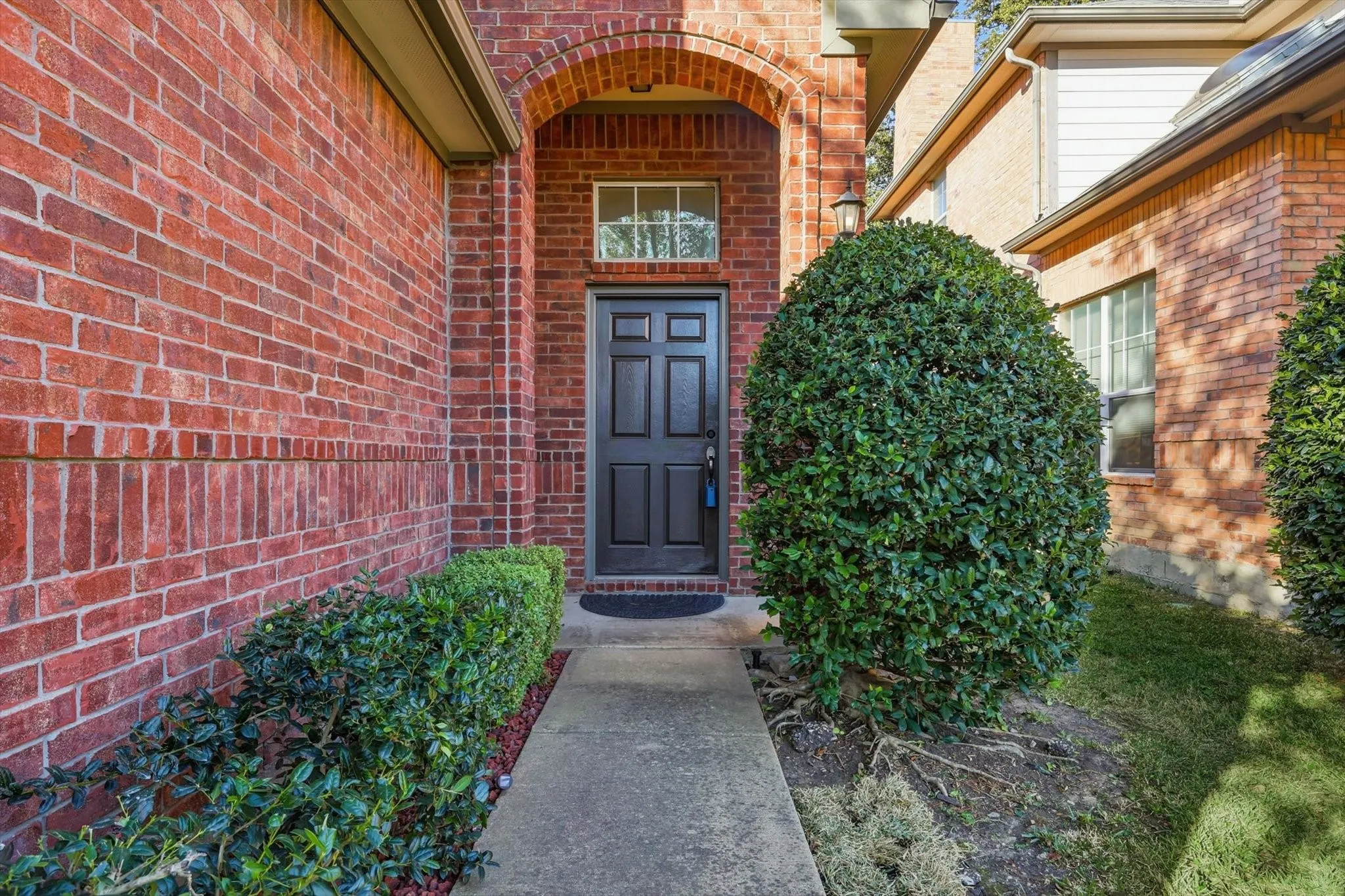 Townhouse For Sale in Dallas County , 908 Plaza Lane, Richardson, Texas 75080, 3 Bedrooms, 3 Bathrooms, 2 Garage spaces, 1,618 Sqft, built in 2004, Preowned, Price $299,900, mls#21159283, Real Estate Agent in Richardson, Homes For Sale in Dallas county, Homes For Sale in Richardson, Realtor in Richardson Texas, Real Estate Brokerage Independent Realty Texas, Luminita Cordes Realtor