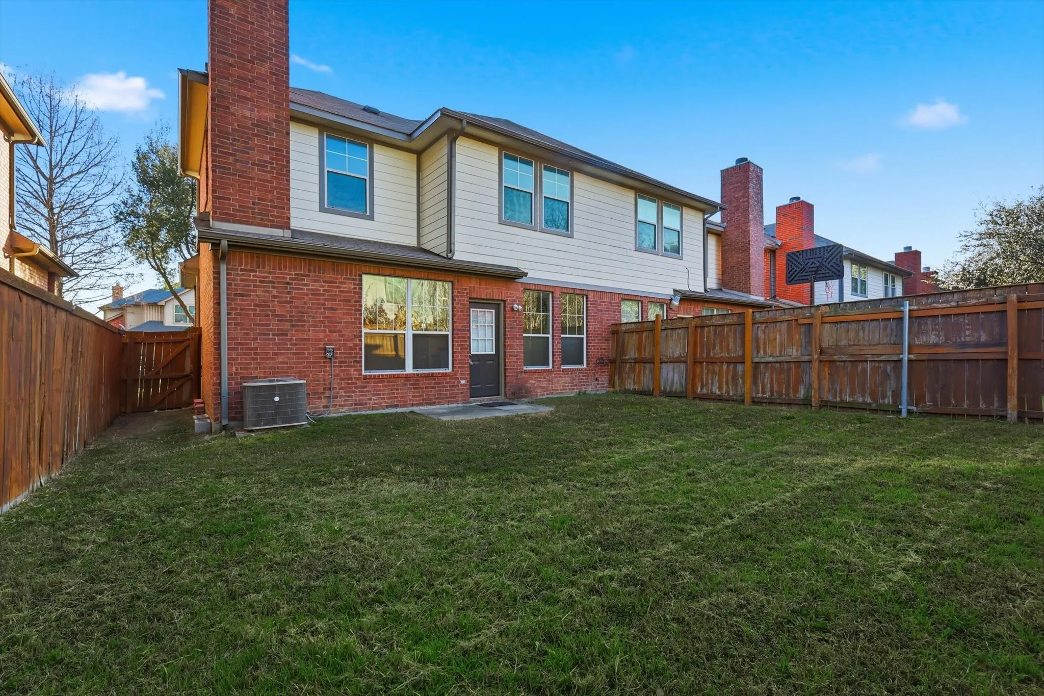 Townhouse For Sale in Dallas County , 908 Plaza Lane, Richardson, Texas 75080, 3 Bedrooms, 3 Bathrooms, 2 Garage spaces, 1,618 Sqft, built in 2004, Preowned, Price $299,900, mls#21159283, Real Estate Agent in Richardson, Homes For Sale in Dallas county, Homes For Sale in Richardson, Realtor in Richardson Texas, Real Estate Brokerage Independent Realty Texas, Luminita Cordes Realtor