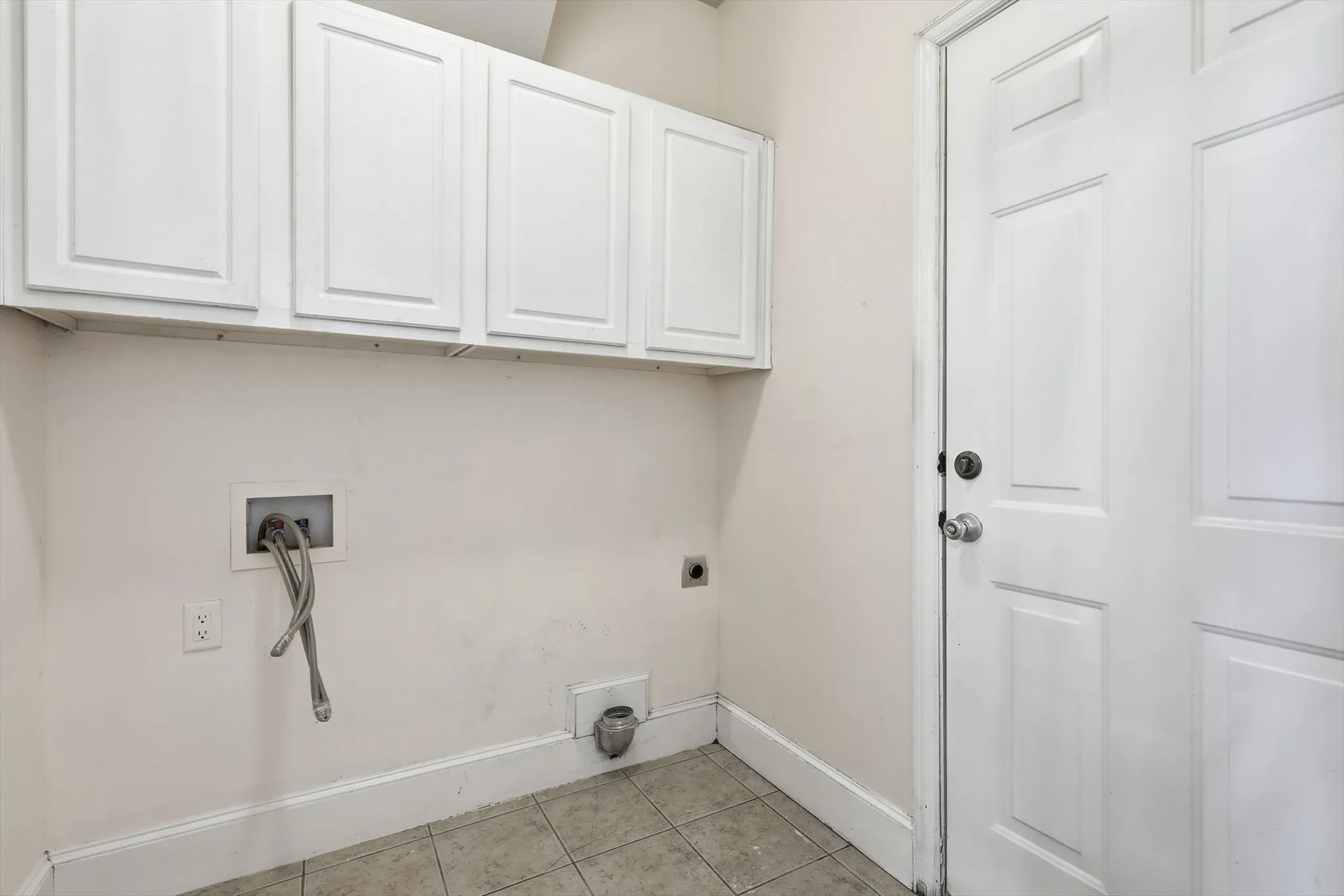Townhouse For Sale in Dallas County , 908 Plaza Lane, Richardson, Texas 75080, 3 Bedrooms, 3 Bathrooms, 2 Garage spaces, 1,618 Sqft, built in 2004, Preowned, Price $299,900, mls#21159283, Real Estate Agent in Richardson, Homes For Sale in Dallas county, Homes For Sale in Richardson, Realtor in Richardson Texas, Real Estate Brokerage Independent Realty Texas, Luminita Cordes Realtor