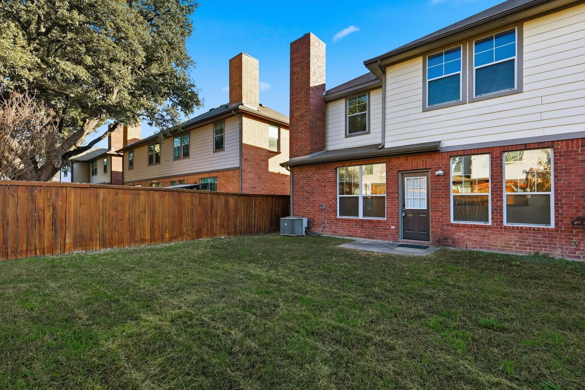 Townhouse For Sale in Dallas County , 908 Plaza Lane, Richardson, Texas 75080, 3 Bedrooms, 3 Bathrooms, 2 Garage spaces, 1,618 Sqft, built in 2004, Preowned, Price $299,900, mls#21159283, Real Estate Agent in Richardson, Homes For Sale in Dallas county, Homes For Sale in Richardson, Realtor in Richardson Texas, Real Estate Brokerage Independent Realty Texas, Luminita Cordes Realtor