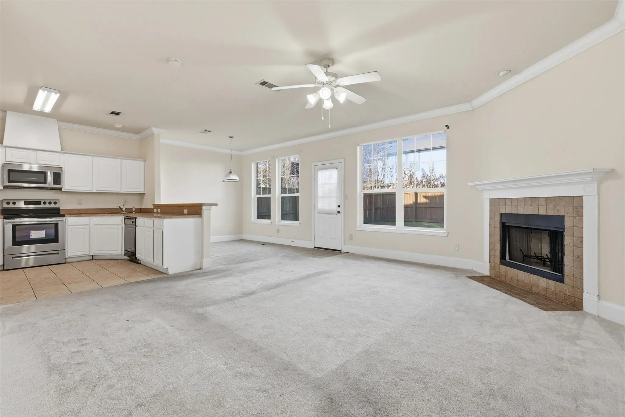 Townhouse For Sale in Dallas County , 908 Plaza Lane, Richardson, Texas 75080, 3 Bedrooms, 3 Bathrooms, 2 Garage spaces, 1,618 Sqft, built in 2004, Preowned, Price $299,900, mls#21159283, Real Estate Agent in Richardson, Homes For Sale in Dallas county, Homes For Sale in Richardson, Realtor in Richardson Texas, Real Estate Brokerage Independent Realty Texas, Luminita Cordes Realtor