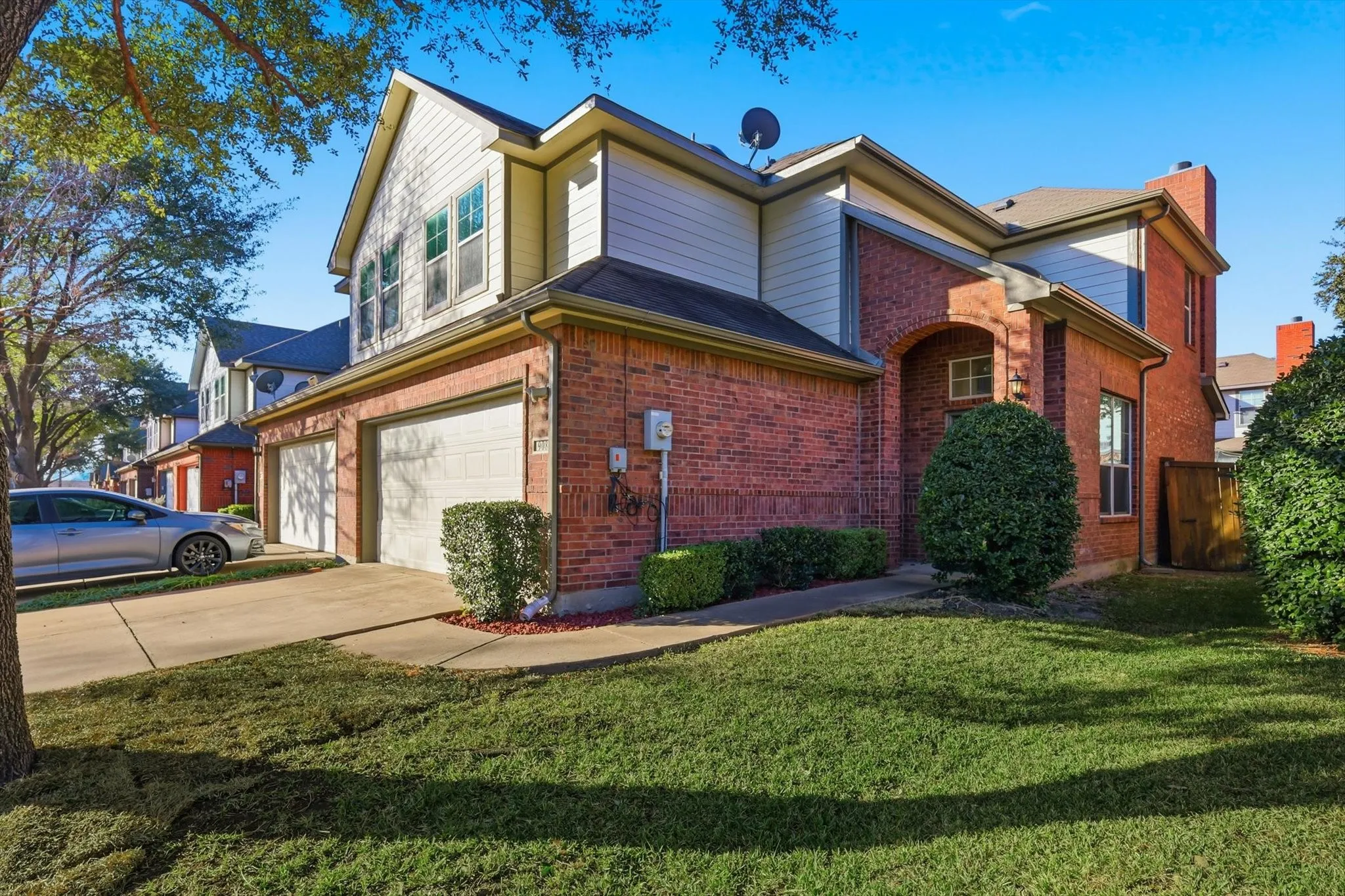 Townhouse For Sale in Dallas County , 908 Plaza Lane, Richardson, Texas 75080, 3 Bedrooms, 3 Bathrooms, 2 Garage spaces, 1,618 Sqft, built in 2004, Preowned, Price $299,900, mls#21159283, Real Estate Agent in Richardson, Homes For Sale in Dallas county, Homes For Sale in Richardson, Realtor in Richardson Texas, Real Estate Brokerage Independent Realty Texas, Luminita Cordes Realtor