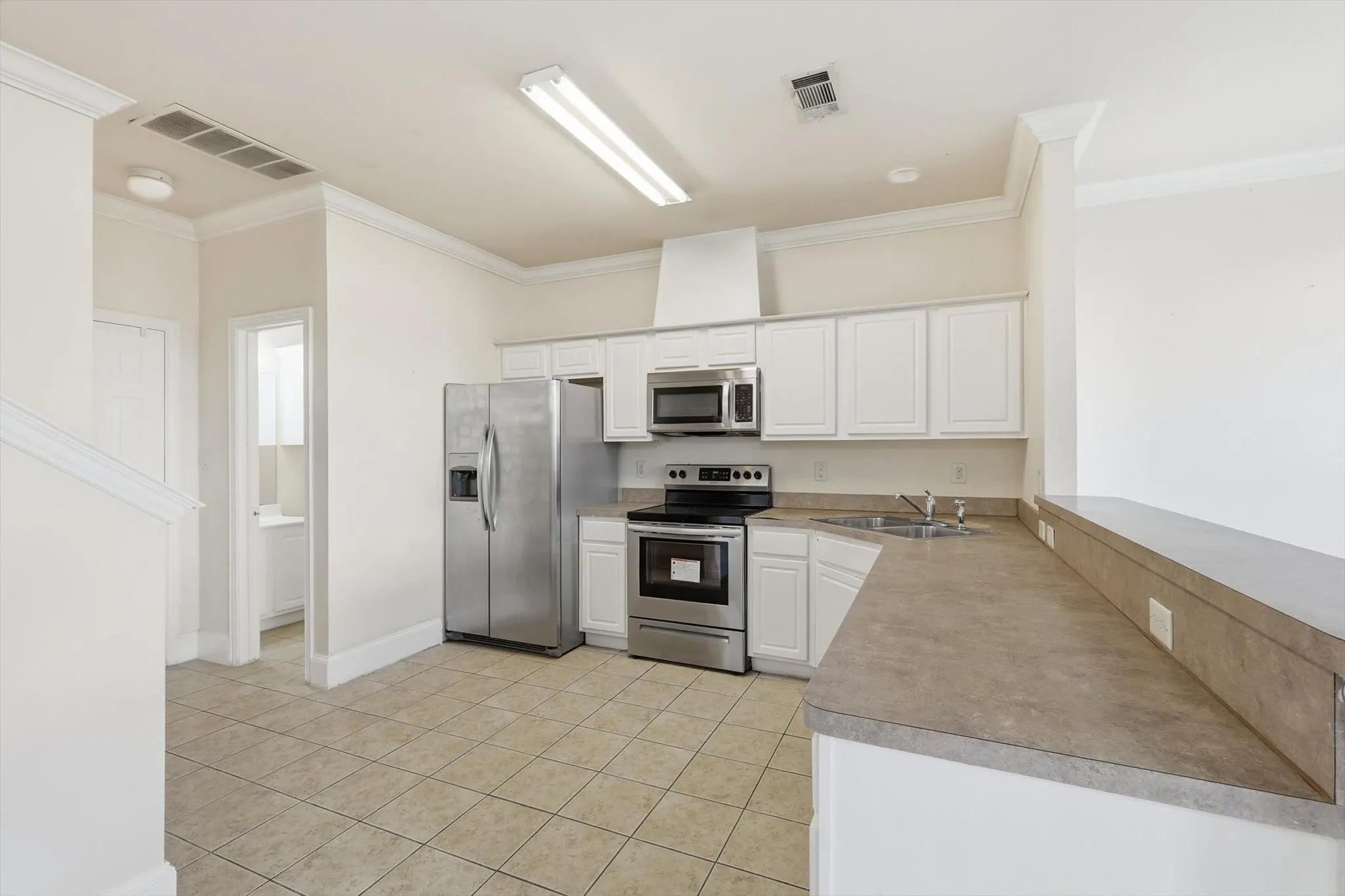 Townhouse For Sale in Dallas County , 908 Plaza Lane, Richardson, Texas 75080, 3 Bedrooms, 3 Bathrooms, 2 Garage spaces, 1,618 Sqft, built in 2004, Preowned, Price $299,900, mls#21159283, Real Estate Agent in Richardson, Homes For Sale in Dallas county, Homes For Sale in Richardson, Realtor in Richardson Texas, Real Estate Brokerage Independent Realty Texas, Luminita Cordes Realtor