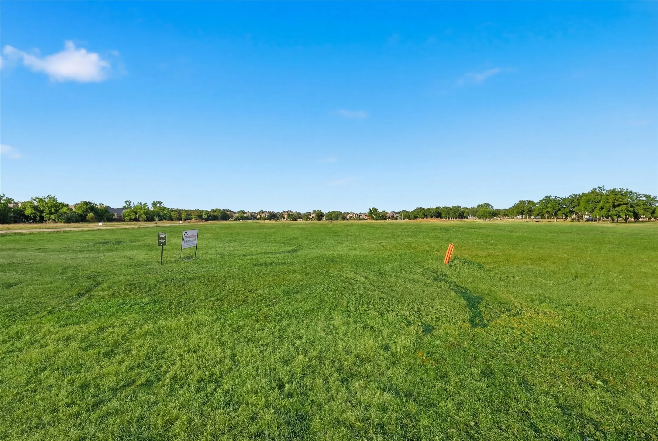 This is a photograph of Lot 10 Block J and was captured in February. It has been digitally enhanced to emphasize the presence of leaves and grass.