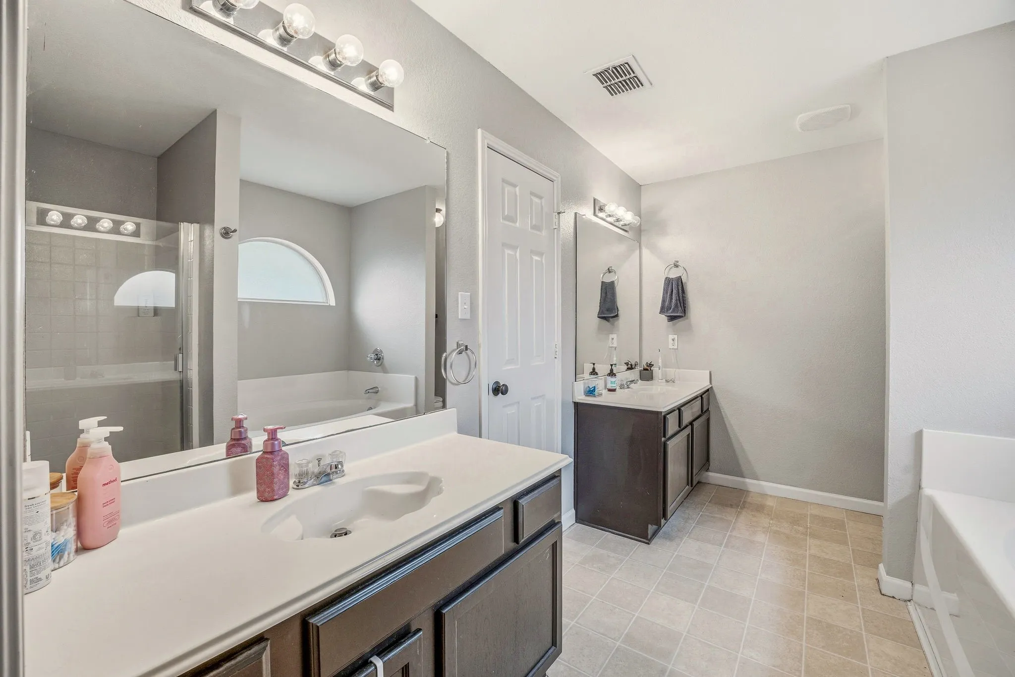 Single Family Residence For Sale in Hood County , 3005 Stroll Drive, Granbury, Texas 76049, 4 Bedroom, 2 Bathroom, 2 Garage spaces, 1,806 Sqft, built in 2005, mls#21166003, Real Estate Agent in Granbury, Homes For Sale in Hood county, Homes For Sale in Granbury, Realtor in Granbury Texas, Real Estate Brokerage Independent Realty Texas, Luminita Cordes Realtor