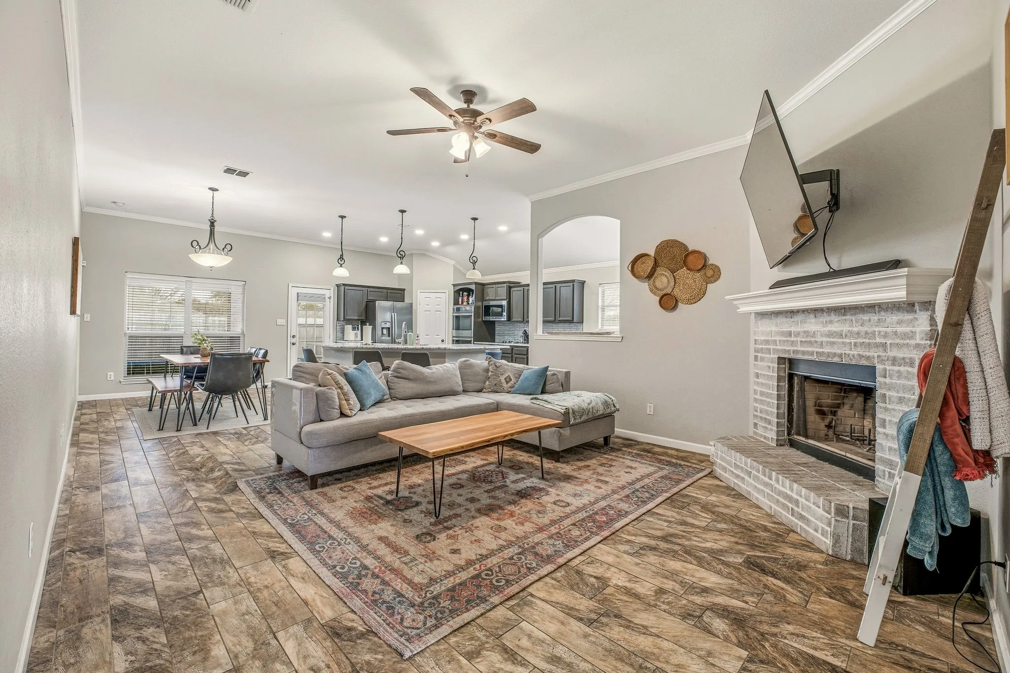 Single Family Residence For Sale in Hood County , 3005 Stroll Drive, Granbury, Texas 76049, 4 Bedroom, 2 Bathroom, 2 Garage spaces, 1,806 Sqft, built in 2005, mls#21166003, Real Estate Agent in Granbury, Homes For Sale in Hood county, Homes For Sale in Granbury, Realtor in Granbury Texas, Real Estate Brokerage Independent Realty Texas, Luminita Cordes Realtor