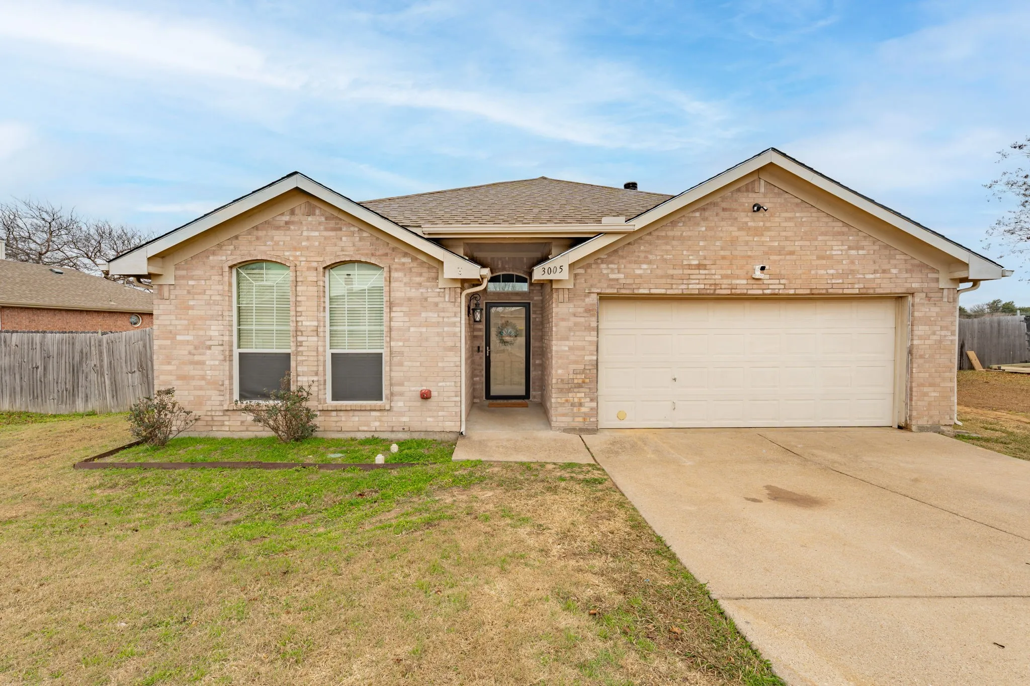 Single Family Residence For Sale in Hood County , 3005 Stroll Drive, Granbury, Texas 76049, 4 Bedroom, 2 Bathroom, 2 Garage spaces, 1,806 Sqft, built in 2005, mls#21166003, Real Estate Agent in Granbury, Homes For Sale in Hood county, Homes For Sale in Granbury, Realtor in Granbury Texas, Real Estate Brokerage Independent Realty Texas, Luminita Cordes Realtor