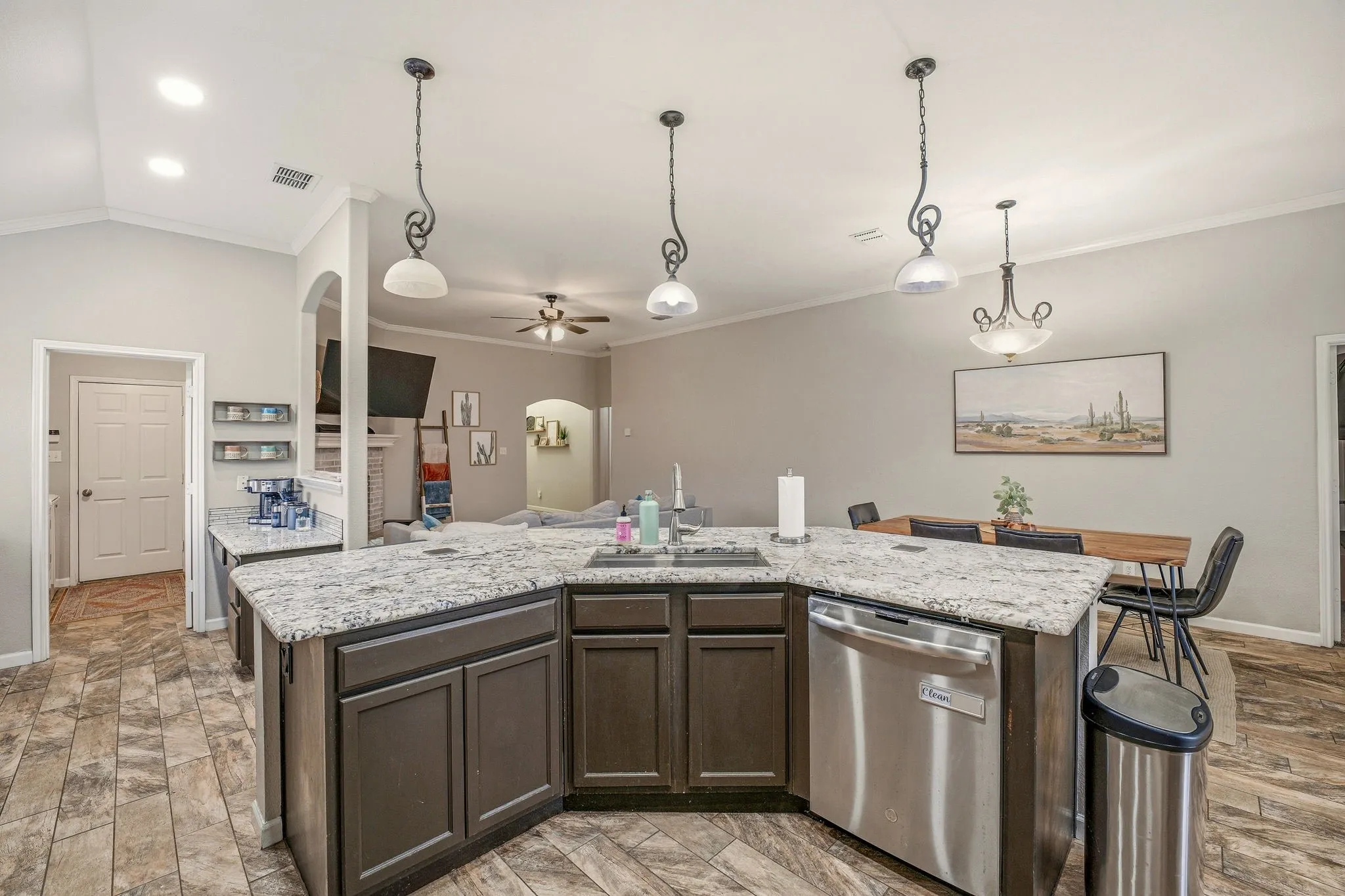 Single Family Residence For Sale in Hood County , 3005 Stroll Drive, Granbury, Texas 76049, 4 Bedroom, 2 Bathroom, 2 Garage spaces, 1,806 Sqft, built in 2005, mls#21166003, Real Estate Agent in Granbury, Homes For Sale in Hood county, Homes For Sale in Granbury, Realtor in Granbury Texas, Real Estate Brokerage Independent Realty Texas, Luminita Cordes Realtor