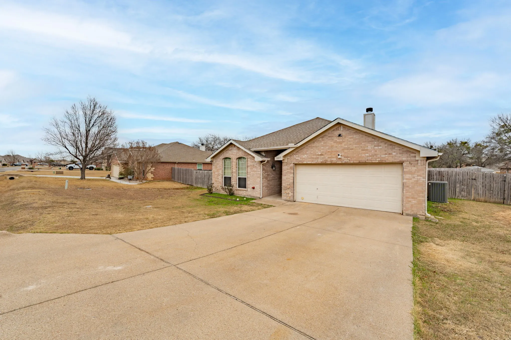 Single Family Residence For Sale in Hood County , 3005 Stroll Drive, Granbury, Texas 76049, 4 Bedroom, 2 Bathroom, 2 Garage spaces, 1,806 Sqft, built in 2005, mls#21166003, Real Estate Agent in Granbury, Homes For Sale in Hood county, Homes For Sale in Granbury, Realtor in Granbury Texas, Real Estate Brokerage Independent Realty Texas, Luminita Cordes Realtor