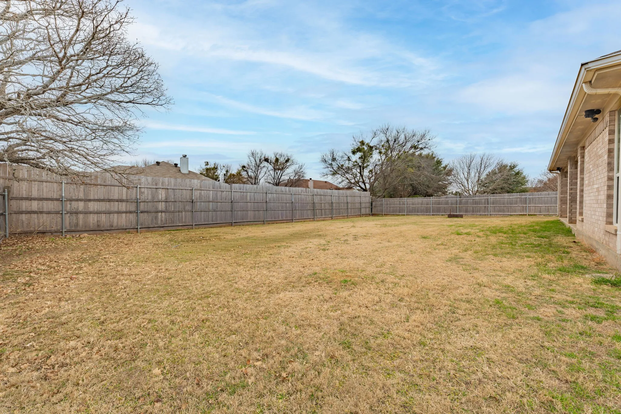 Single Family Residence For Sale in Hood County , 3005 Stroll Drive, Granbury, Texas 76049, 4 Bedroom, 2 Bathroom, 2 Garage spaces, 1,806 Sqft, built in 2005, mls#21166003, Real Estate Agent in Granbury, Homes For Sale in Hood county, Homes For Sale in Granbury, Realtor in Granbury Texas, Real Estate Brokerage Independent Realty Texas, Luminita Cordes Realtor