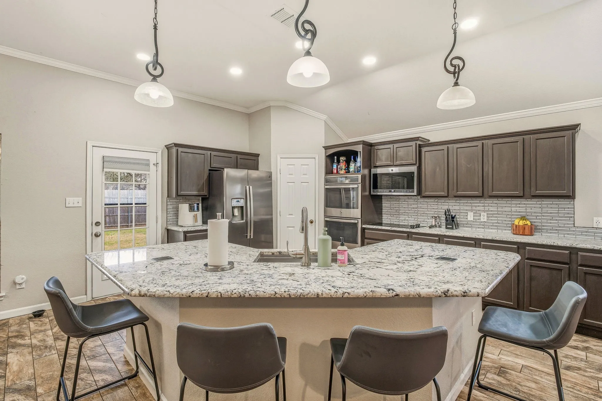 Single Family Residence For Sale in Hood County , 3005 Stroll Drive, Granbury, Texas 76049, 4 Bedroom, 2 Bathroom, 2 Garage spaces, 1,806 Sqft, built in 2005, mls#21166003, Real Estate Agent in Granbury, Homes For Sale in Hood county, Homes For Sale in Granbury, Realtor in Granbury Texas, Real Estate Brokerage Independent Realty Texas, Luminita Cordes Realtor