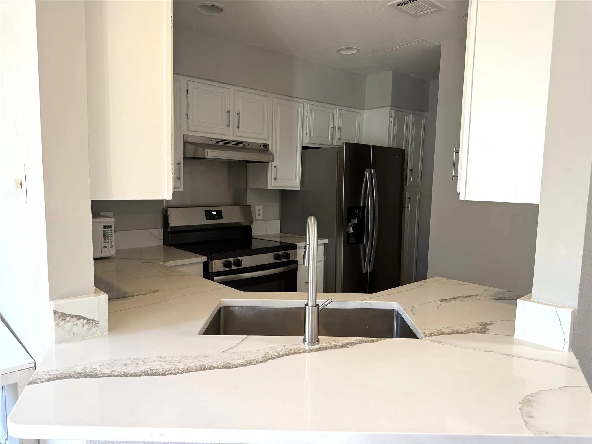 Condominium For Sale in Dallas County , 5325 Bent Tree Forest Drive 2230, Dallas, Texas 75248, 1 Bedroom, 2 Bathrooms, Garage spaces, 1,028 Sqft, built in 1983, Preowned, Price $159,900, mls#21167264, Real Estate Agent in Dallas, Homes For Sale in Dallas county, Homes For Sale in Dallas, Realtor in Dallas Texas, Real Estate Brokerage Independent Realty Texas, Luminita Cordes Realtor