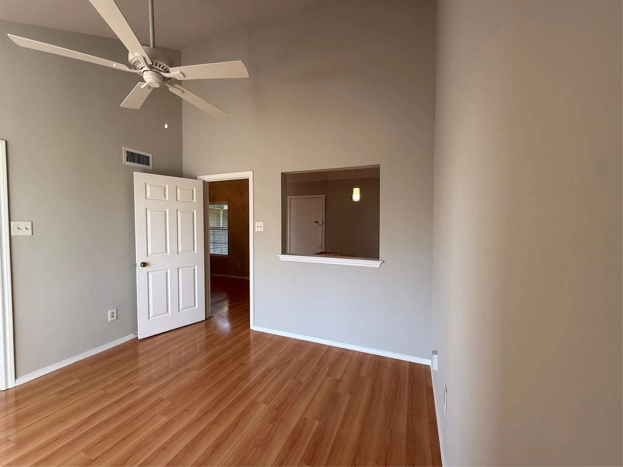 Condominium For Sale in Dallas County , 5325 Bent Tree Forest Drive 2230, Dallas, Texas 75248, 1 Bedroom, 2 Bathrooms, Garage spaces, 1,028 Sqft, built in 1983, Preowned, Price $159,900, mls#21167264, Real Estate Agent in Dallas, Homes For Sale in Dallas county, Homes For Sale in Dallas, Realtor in Dallas Texas, Real Estate Brokerage Independent Realty Texas, Luminita Cordes Realtor