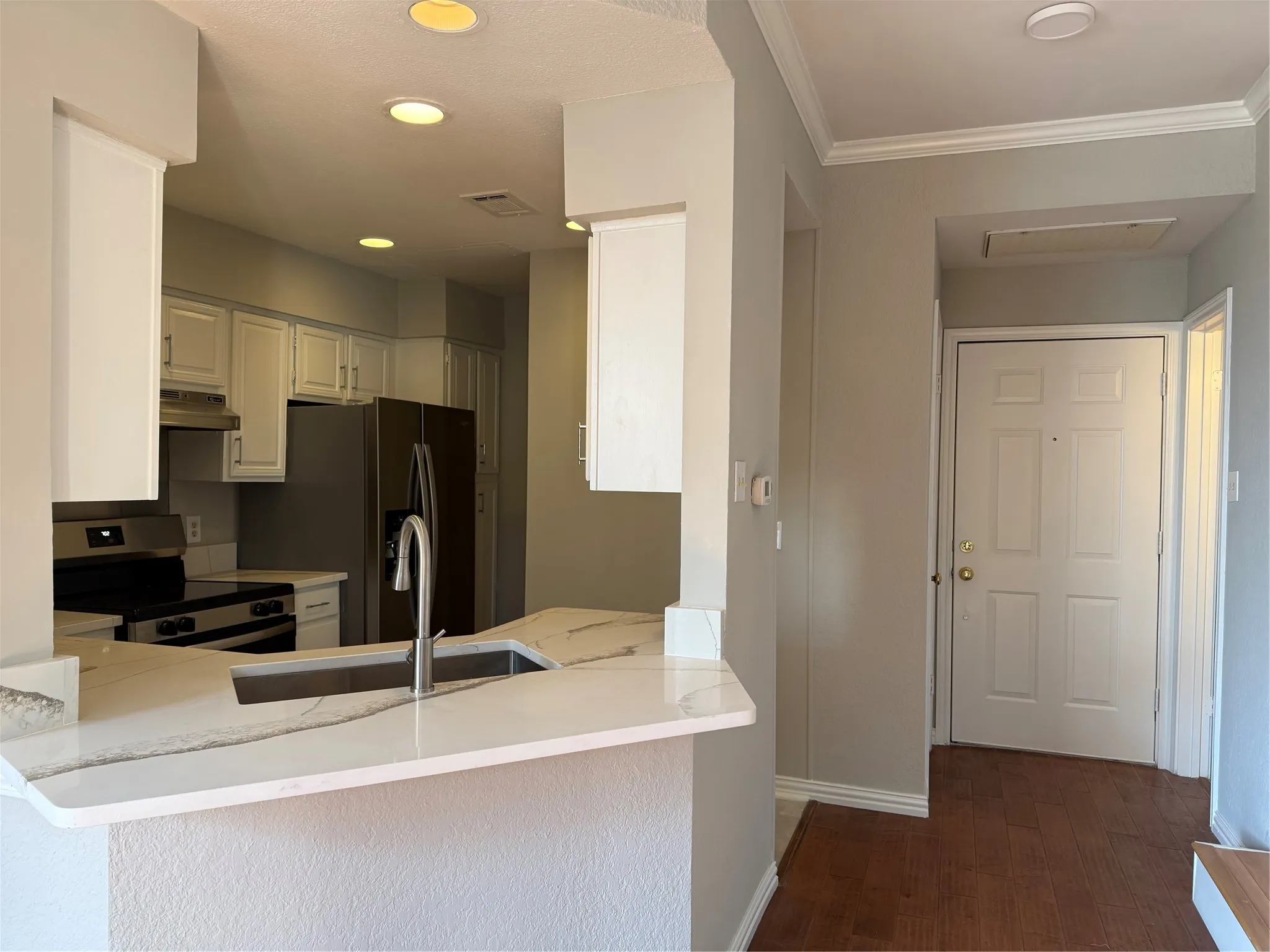 Condominium For Sale in Dallas County , 5325 Bent Tree Forest Drive 2230, Dallas, Texas 75248, 1 Bedroom, 2 Bathrooms, Garage spaces, 1,028 Sqft, built in 1983, Preowned, Price $159,900, mls#21167264, Real Estate Agent in Dallas, Homes For Sale in Dallas county, Homes For Sale in Dallas, Realtor in Dallas Texas, Real Estate Brokerage Independent Realty Texas, Luminita Cordes Realtor
