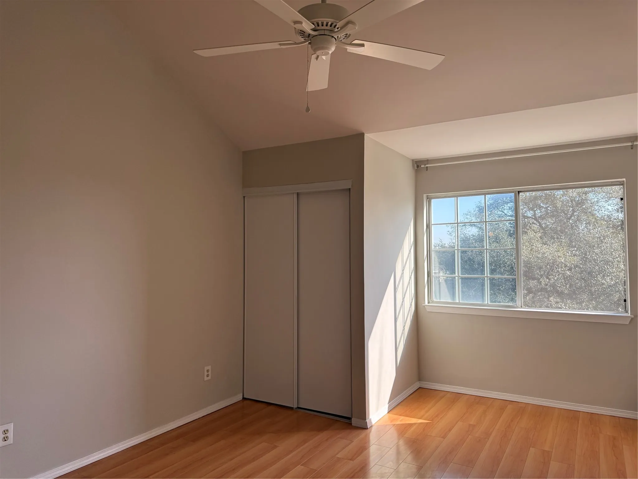 Condominium For Sale in Dallas County , 5325 Bent Tree Forest Drive 2230, Dallas, Texas 75248, 1 Bedroom, 2 Bathrooms, Garage spaces, 1,028 Sqft, built in 1983, Preowned, Price $159,900, mls#21167264, Real Estate Agent in Dallas, Homes For Sale in Dallas county, Homes For Sale in Dallas, Realtor in Dallas Texas, Real Estate Brokerage Independent Realty Texas, Luminita Cordes Realtor