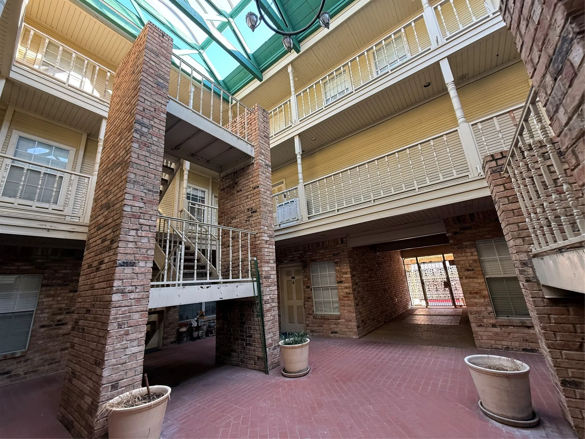 Condominium For Sale in Dallas County , 5325 Bent Tree Forest Drive 2230, Dallas, Texas 75248, 1 Bedroom, 2 Bathrooms, Garage spaces, 1,028 Sqft, built in 1983, Preowned, Price $159,900, mls#21167264, Real Estate Agent in Dallas, Homes For Sale in Dallas county, Homes For Sale in Dallas, Realtor in Dallas Texas, Real Estate Brokerage Independent Realty Texas, Luminita Cordes Realtor