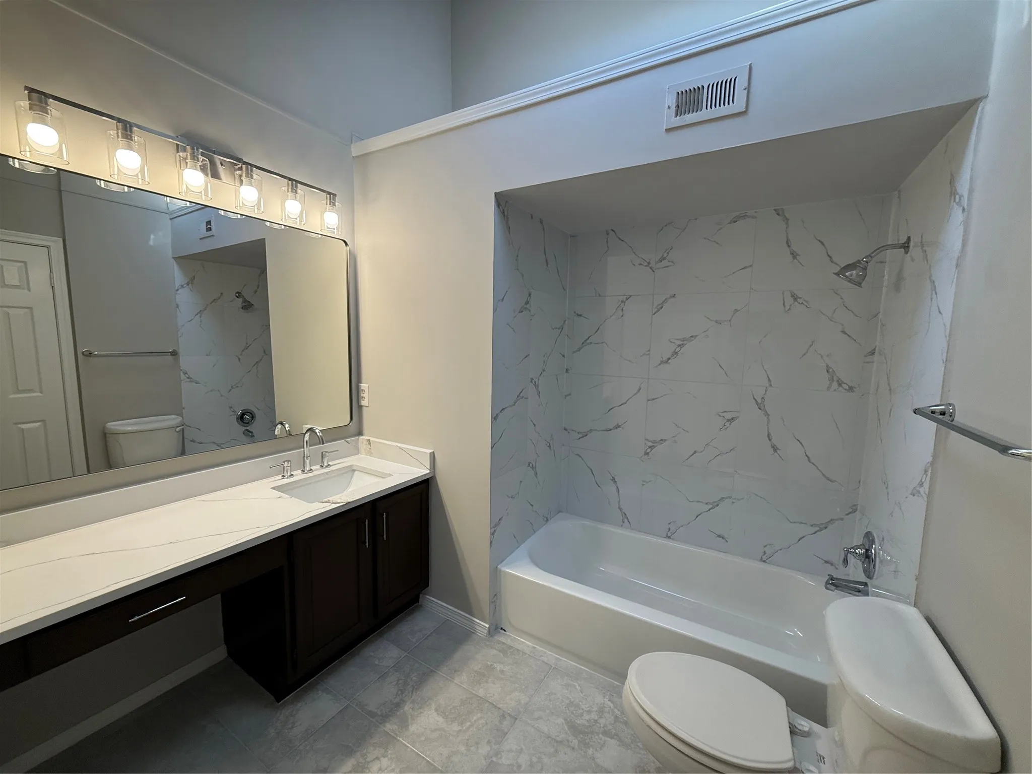 Condominium For Sale in Dallas County , 5325 Bent Tree Forest Drive 2230, Dallas, Texas 75248, 1 Bedroom, 2 Bathrooms, Garage spaces, 1,028 Sqft, built in 1983, Preowned, Price $159,900, mls#21167264, Real Estate Agent in Dallas, Homes For Sale in Dallas county, Homes For Sale in Dallas, Realtor in Dallas Texas, Real Estate Brokerage Independent Realty Texas, Luminita Cordes Realtor