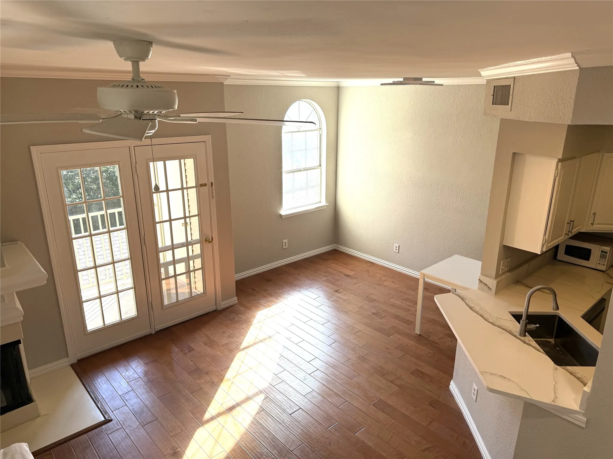 Condominium For Sale in Dallas County , 5325 Bent Tree Forest Drive 2230, Dallas, Texas 75248, 1 Bedroom, 2 Bathrooms, Garage spaces, 1,028 Sqft, built in 1983, Preowned, Price $159,900, mls#21167264, Real Estate Agent in Dallas, Homes For Sale in Dallas county, Homes For Sale in Dallas, Realtor in Dallas Texas, Real Estate Brokerage Independent Realty Texas, Luminita Cordes Realtor