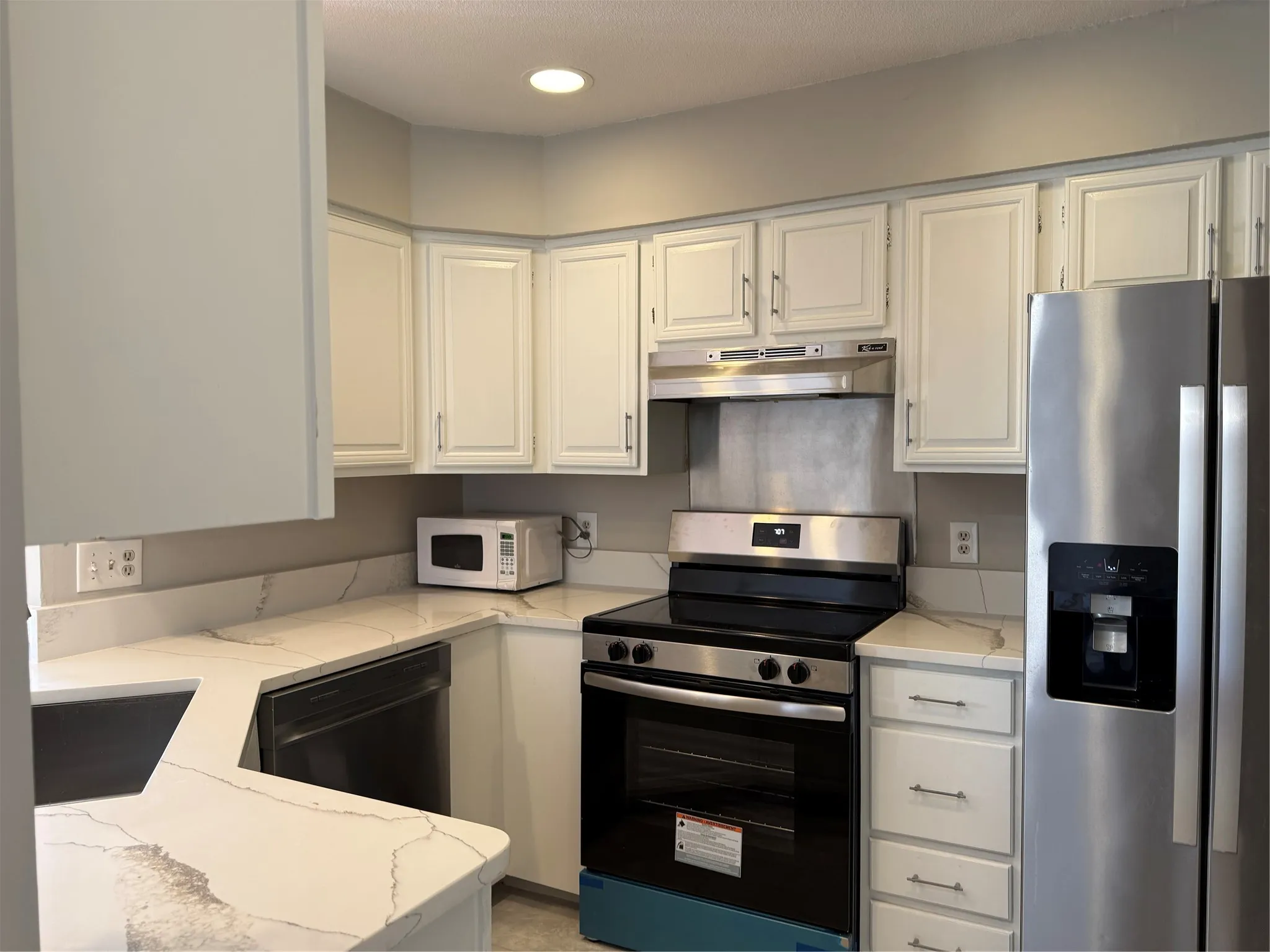 Condominium For Sale in Dallas County , 5325 Bent Tree Forest Drive 2230, Dallas, Texas 75248, 1 Bedroom, 2 Bathrooms, Garage spaces, 1,028 Sqft, built in 1983, Preowned, Price $159,900, mls#21167264, Real Estate Agent in Dallas, Homes For Sale in Dallas county, Homes For Sale in Dallas, Realtor in Dallas Texas, Real Estate Brokerage Independent Realty Texas, Luminita Cordes Realtor