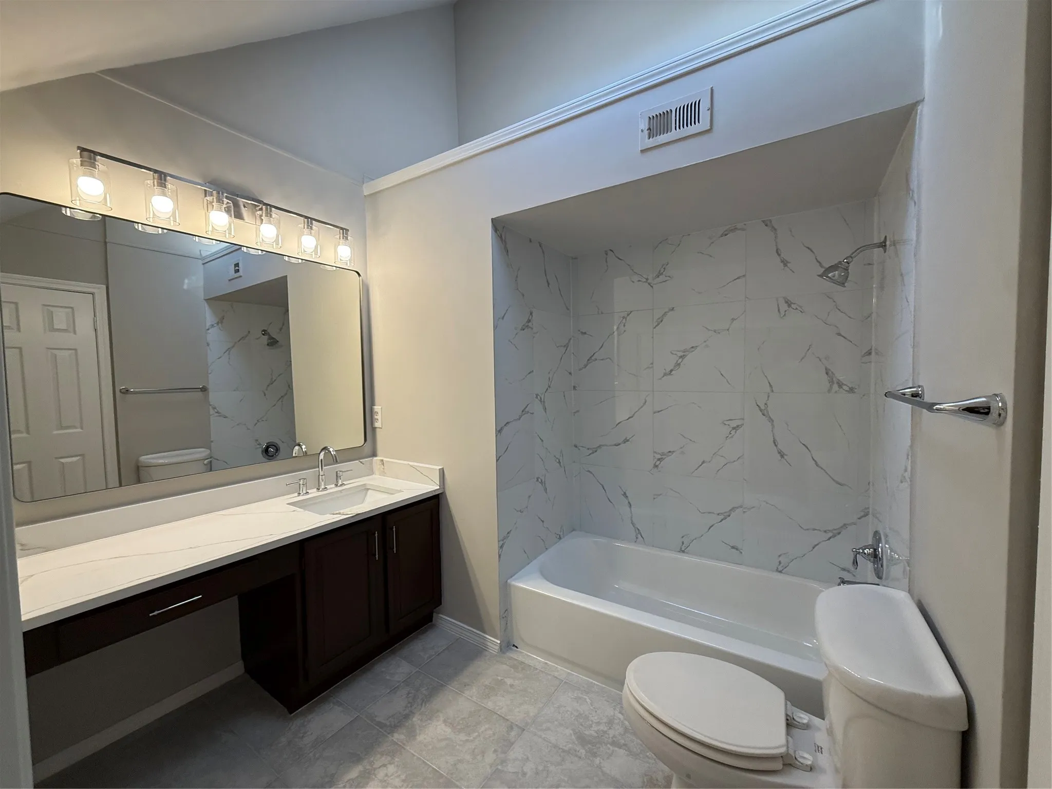 Condominium For Sale in Dallas County , 5325 Bent Tree Forest Drive 2230, Dallas, Texas 75248, 1 Bedroom, 2 Bathrooms, Garage spaces, 1,028 Sqft, built in 1983, Preowned, Price $159,900, mls#21167264, Real Estate Agent in Dallas, Homes For Sale in Dallas county, Homes For Sale in Dallas, Realtor in Dallas Texas, Real Estate Brokerage Independent Realty Texas, Luminita Cordes Realtor
