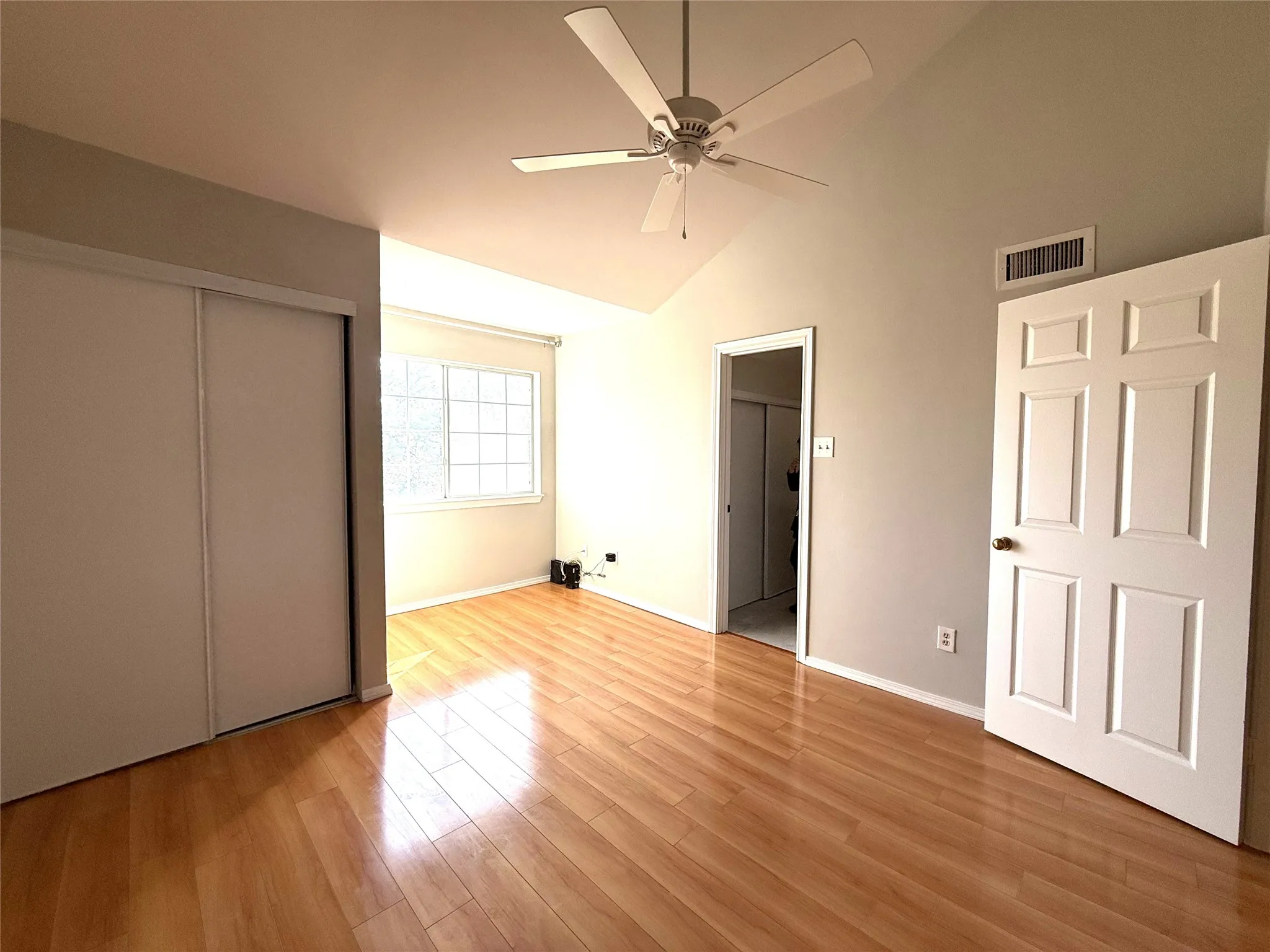Condominium For Sale in Dallas County , 5325 Bent Tree Forest Drive 2230, Dallas, Texas 75248, 1 Bedroom, 2 Bathrooms, Garage spaces, 1,028 Sqft, built in 1983, Preowned, Price $159,900, mls#21167264, Real Estate Agent in Dallas, Homes For Sale in Dallas county, Homes For Sale in Dallas, Realtor in Dallas Texas, Real Estate Brokerage Independent Realty Texas, Luminita Cordes Realtor