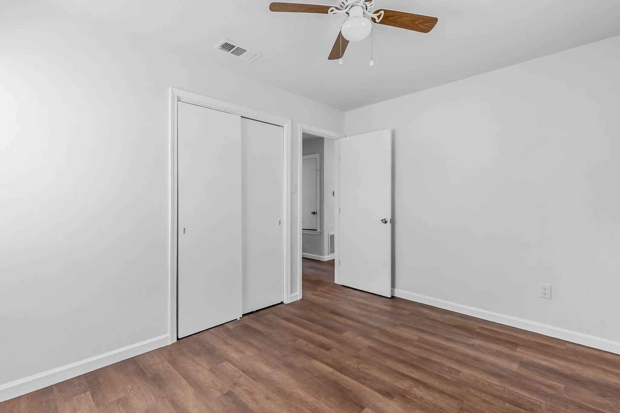 Single Family Residence For Sale in Hunt County , 2117 Frazier Street, Greenville, Texas 75401, 4 Bedrooms, 2 Bathrooms, Garage spaces, 1,259 Sqft, built in 1965, Price $189,000, mls#21168435, Real Estate Agent in Greenville, Homes For Sale in Hunt county, Homes For Sale in Greenville, Realtor in Greenville Texas, Real Estate Brokerage Independent Realty Texas, Luminita Cordes Realtor