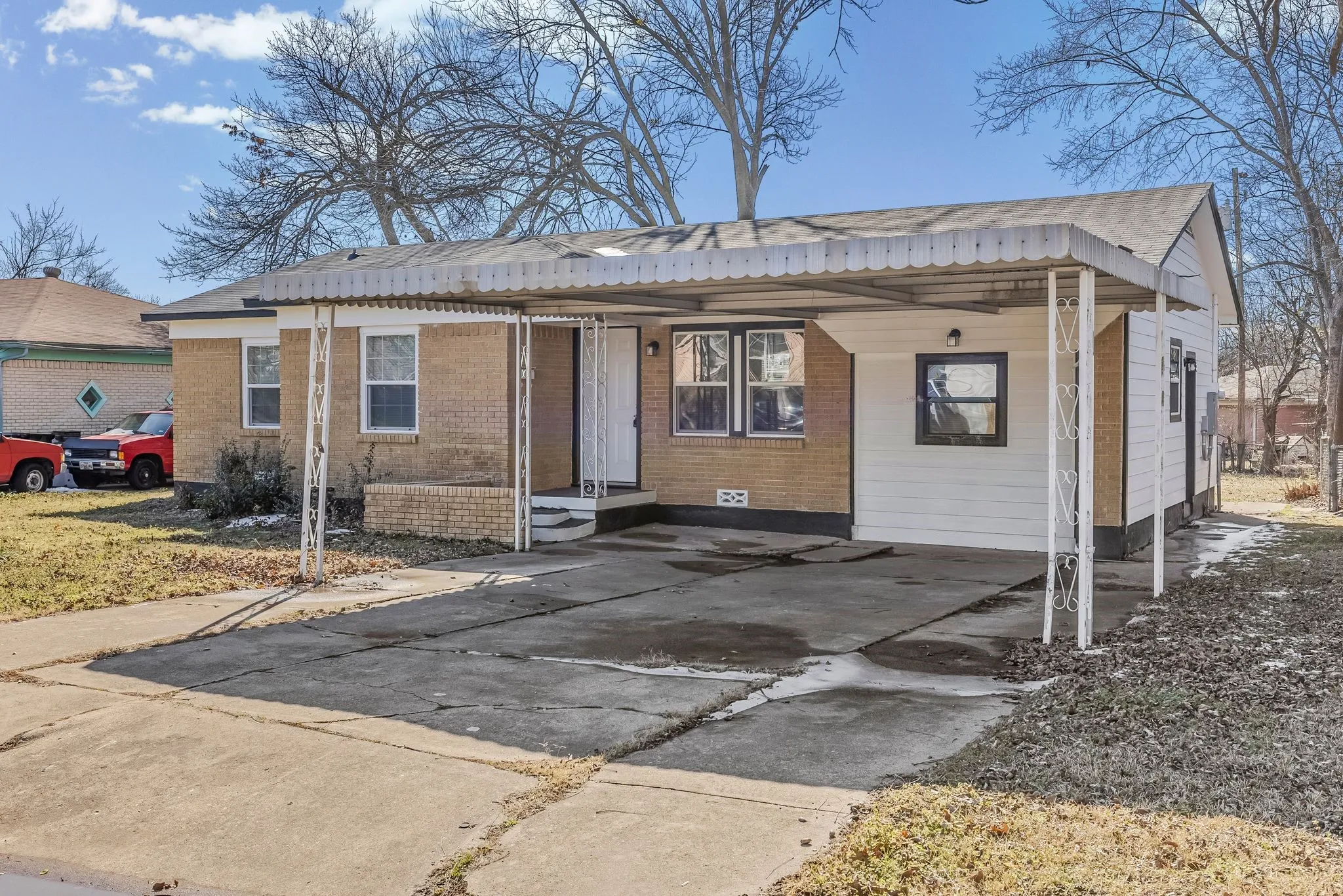 Single Family Residence For Sale in Hunt County , 2117 Frazier Street, Greenville, Texas 75401, 4 Bedrooms, 2 Bathrooms, Garage spaces, 1,259 Sqft, built in 1965, Price $189,000, mls#21168435, Real Estate Agent in Greenville, Homes For Sale in Hunt county, Homes For Sale in Greenville, Realtor in Greenville Texas, Real Estate Brokerage Independent Realty Texas, Luminita Cordes Realtor