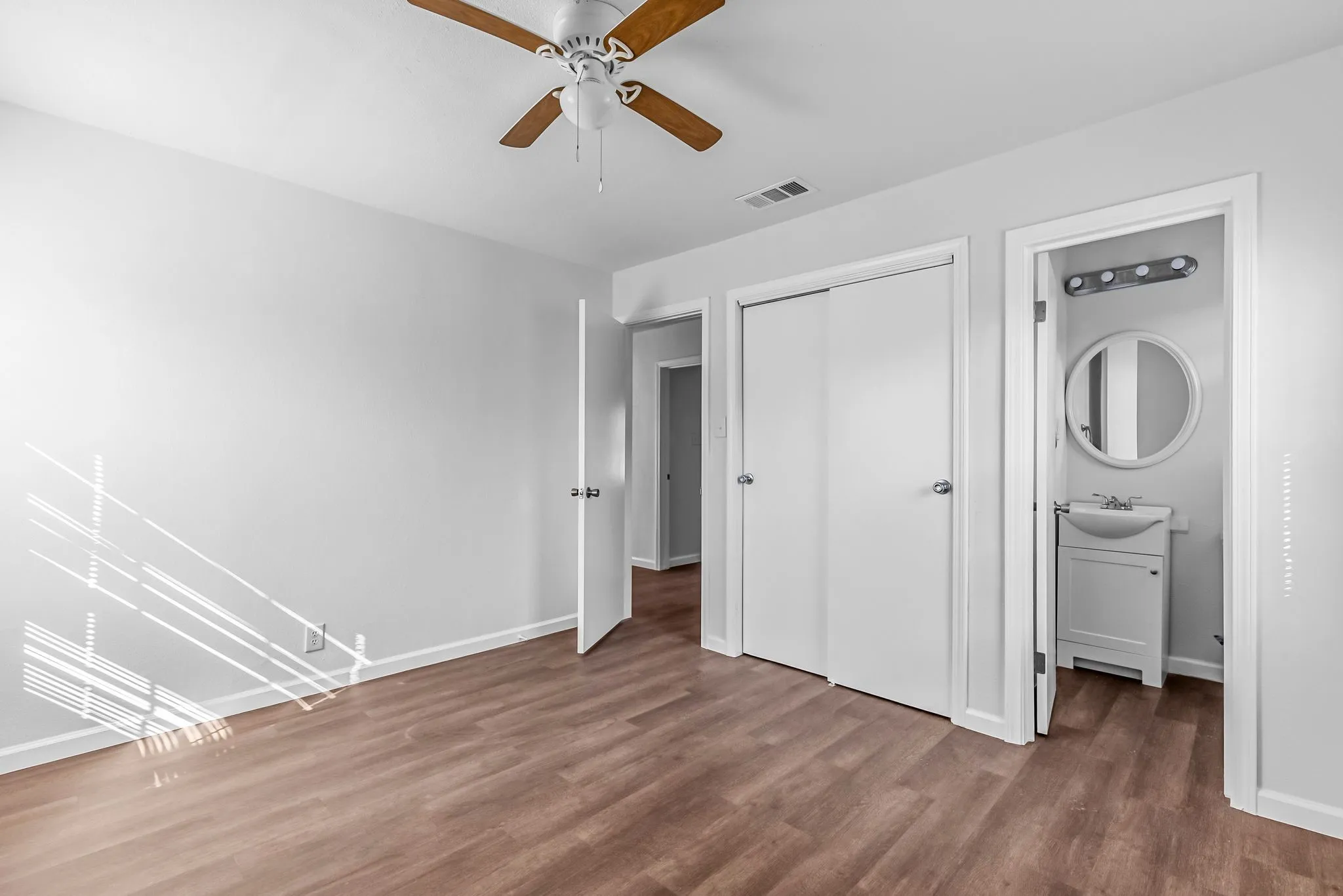 Single Family Residence For Sale in Hunt County , 2117 Frazier Street, Greenville, Texas 75401, 4 Bedrooms, 2 Bathrooms, Garage spaces, 1,259 Sqft, built in 1965, Price $189,000, mls#21168435, Real Estate Agent in Greenville, Homes For Sale in Hunt county, Homes For Sale in Greenville, Realtor in Greenville Texas, Real Estate Brokerage Independent Realty Texas, Luminita Cordes Realtor