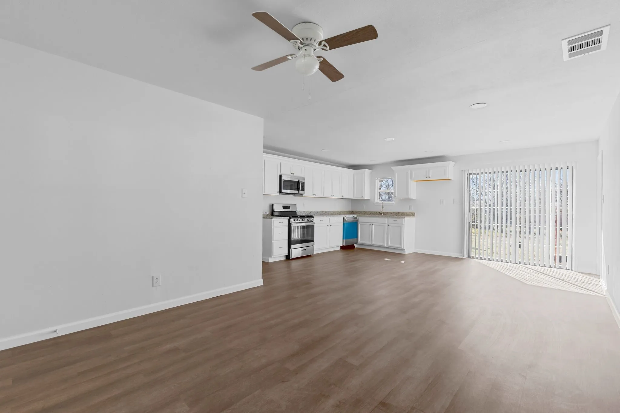 Single Family Residence For Sale in Hunt County , 2117 Frazier Street, Greenville, Texas 75401, 4 Bedrooms, 2 Bathrooms, Garage spaces, 1,259 Sqft, built in 1965, Price $189,000, mls#21168435, Real Estate Agent in Greenville, Homes For Sale in Hunt county, Homes For Sale in Greenville, Realtor in Greenville Texas, Real Estate Brokerage Independent Realty Texas, Luminita Cordes Realtor