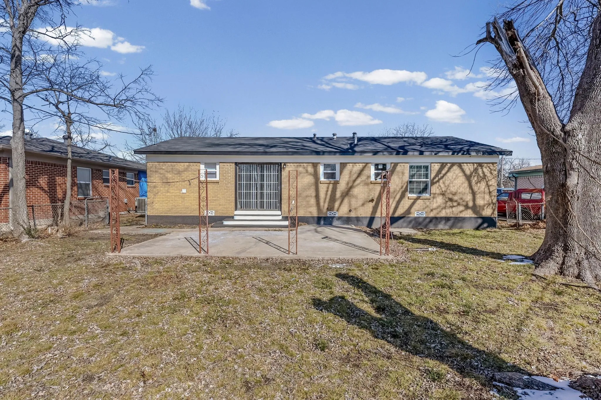 Single Family Residence For Sale in Hunt County , 2117 Frazier Street, Greenville, Texas 75401, 4 Bedrooms, 2 Bathrooms, Garage spaces, 1,259 Sqft, built in 1965, Price $189,000, mls#21168435, Real Estate Agent in Greenville, Homes For Sale in Hunt county, Homes For Sale in Greenville, Realtor in Greenville Texas, Real Estate Brokerage Independent Realty Texas, Luminita Cordes Realtor