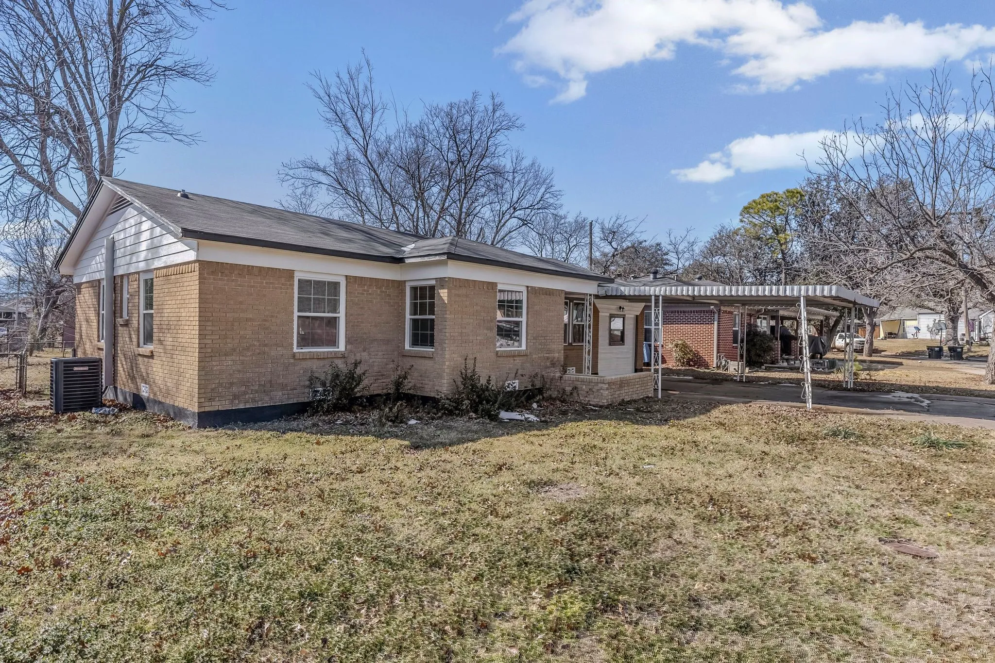 Single Family Residence For Sale in Hunt County , 2117 Frazier Street, Greenville, Texas 75401, 4 Bedrooms, 2 Bathrooms, Garage spaces, 1,259 Sqft, built in 1965, Price $189,000, mls#21168435, Real Estate Agent in Greenville, Homes For Sale in Hunt county, Homes For Sale in Greenville, Realtor in Greenville Texas, Real Estate Brokerage Independent Realty Texas, Luminita Cordes Realtor