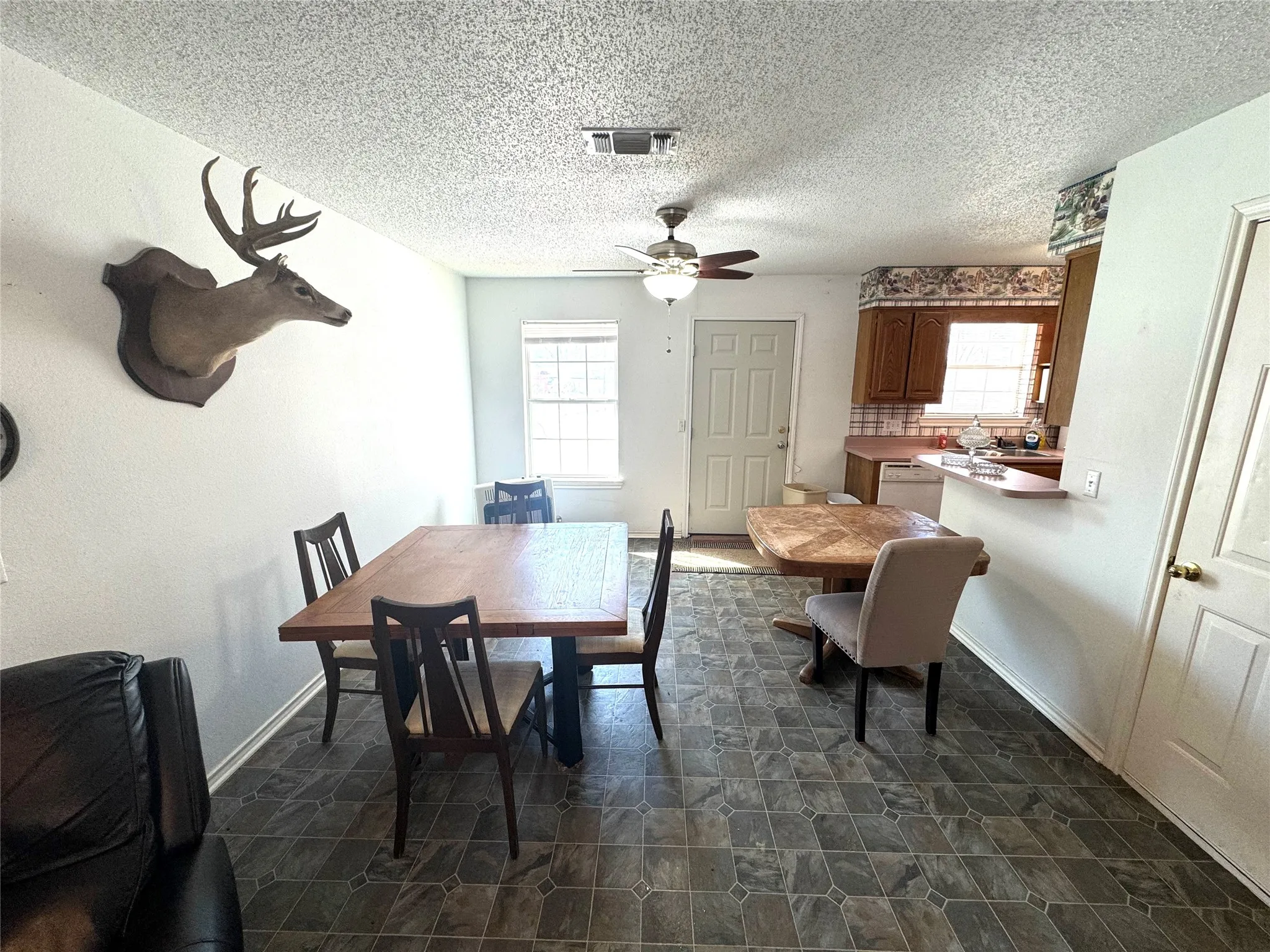 Single Family Residence For Sale in Fannin County , 205 County Road 1135, Ravenna, Texas 75476, 2 Bedroom, 1 Bathroom, Garage spaces, 962 Sqft, built in 1999, mls#21168518, Real Estate Agent in Ravenna, Homes For Sale in Fannin county, Homes For Sale in Ravenna, Realtor in Ravenna Texas, Real Estate Brokerage Independent Realty Texas, Luminita Cordes Realtor
