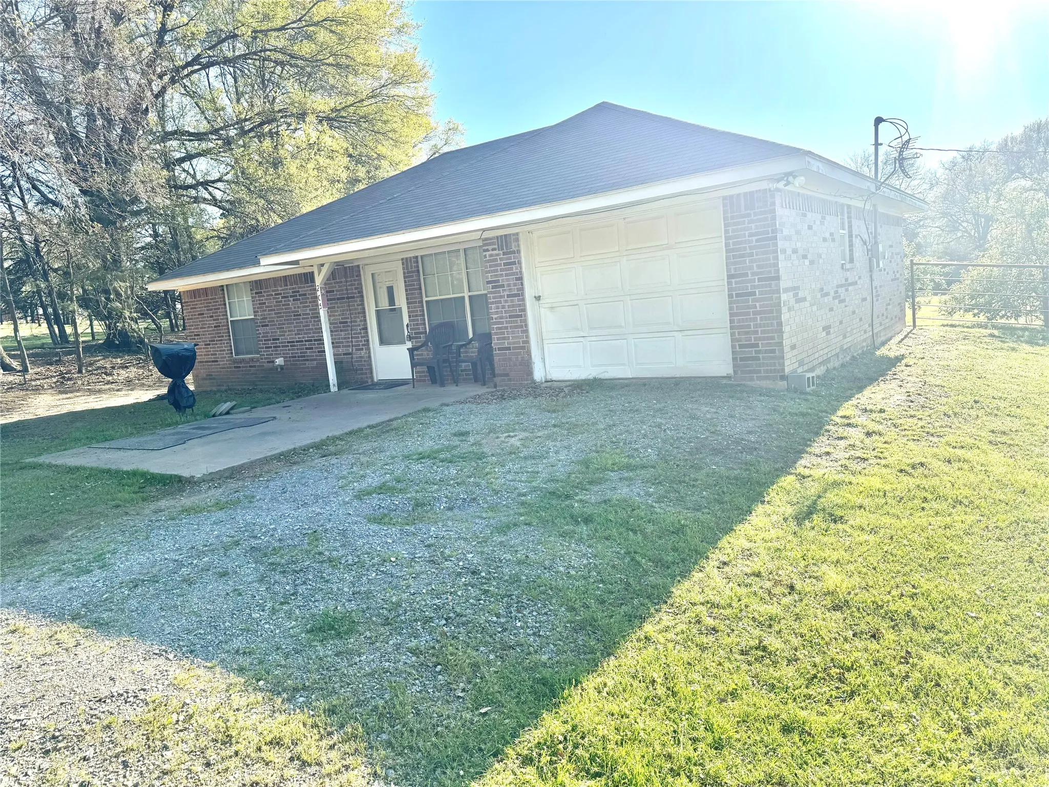 Single Family Residence For Sale in Fannin County , 205 County Road 1135, Ravenna, Texas 75476, 2 Bedroom, 1 Bathroom, Garage spaces, 962 Sqft, built in 1999, mls#21168518, Real Estate Agent in Ravenna, Homes For Sale in Fannin county, Homes For Sale in Ravenna, Realtor in Ravenna Texas, Real Estate Brokerage Independent Realty Texas, Luminita Cordes Realtor
