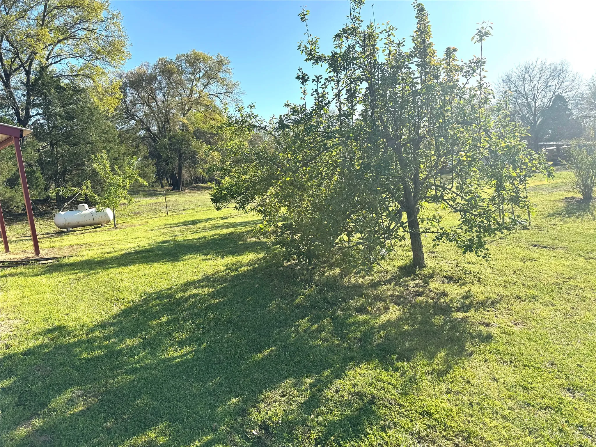 Single Family Residence For Sale in Fannin County , 205 County Road 1135, Ravenna, Texas 75476, 2 Bedroom, 1 Bathroom, Garage spaces, 962 Sqft, built in 1999, mls#21168518, Real Estate Agent in Ravenna, Homes For Sale in Fannin county, Homes For Sale in Ravenna, Realtor in Ravenna Texas, Real Estate Brokerage Independent Realty Texas, Luminita Cordes Realtor