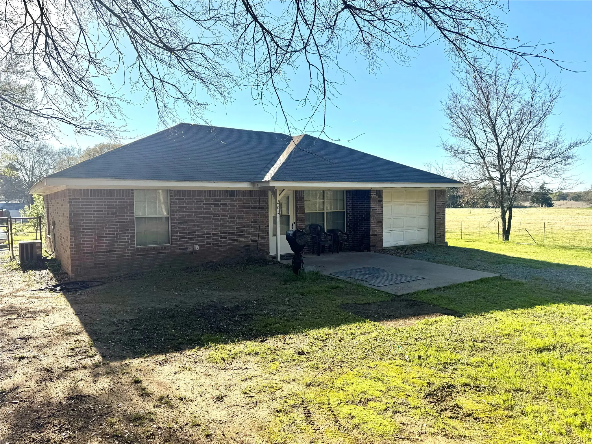 Single Family Residence For Sale in Fannin County , 205 County Road 1135, Ravenna, Texas 75476, 2 Bedroom, 1 Bathroom, Garage spaces, 962 Sqft, built in 1999, mls#21168518, Real Estate Agent in Ravenna, Homes For Sale in Fannin county, Homes For Sale in Ravenna, Realtor in Ravenna Texas, Real Estate Brokerage Independent Realty Texas, Luminita Cordes Realtor