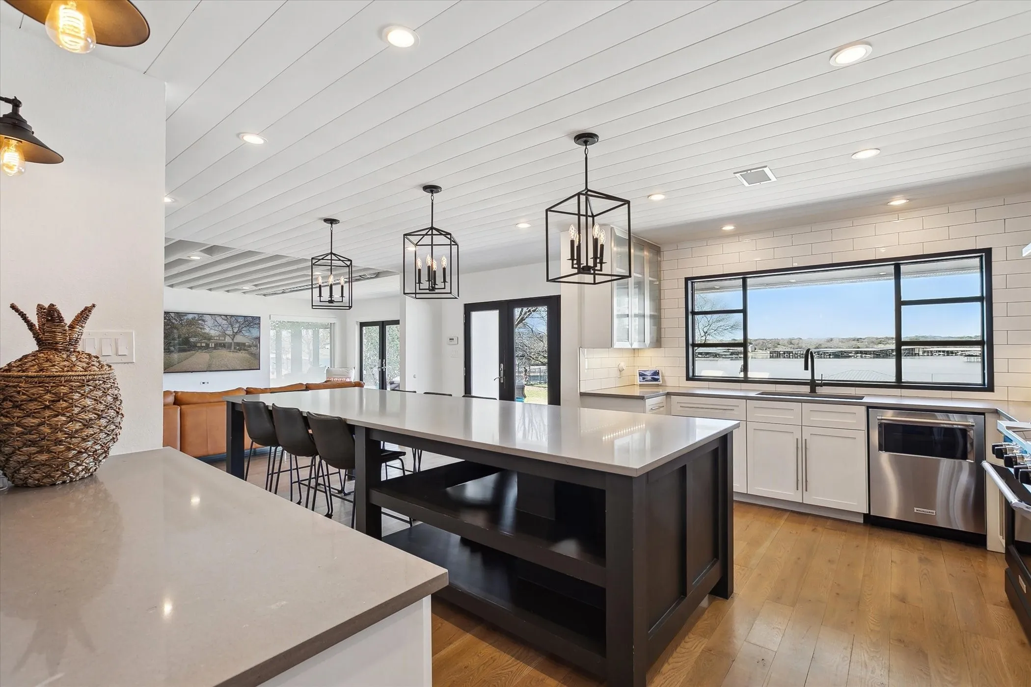 Large island with great work space, storage and seats six comfortably!